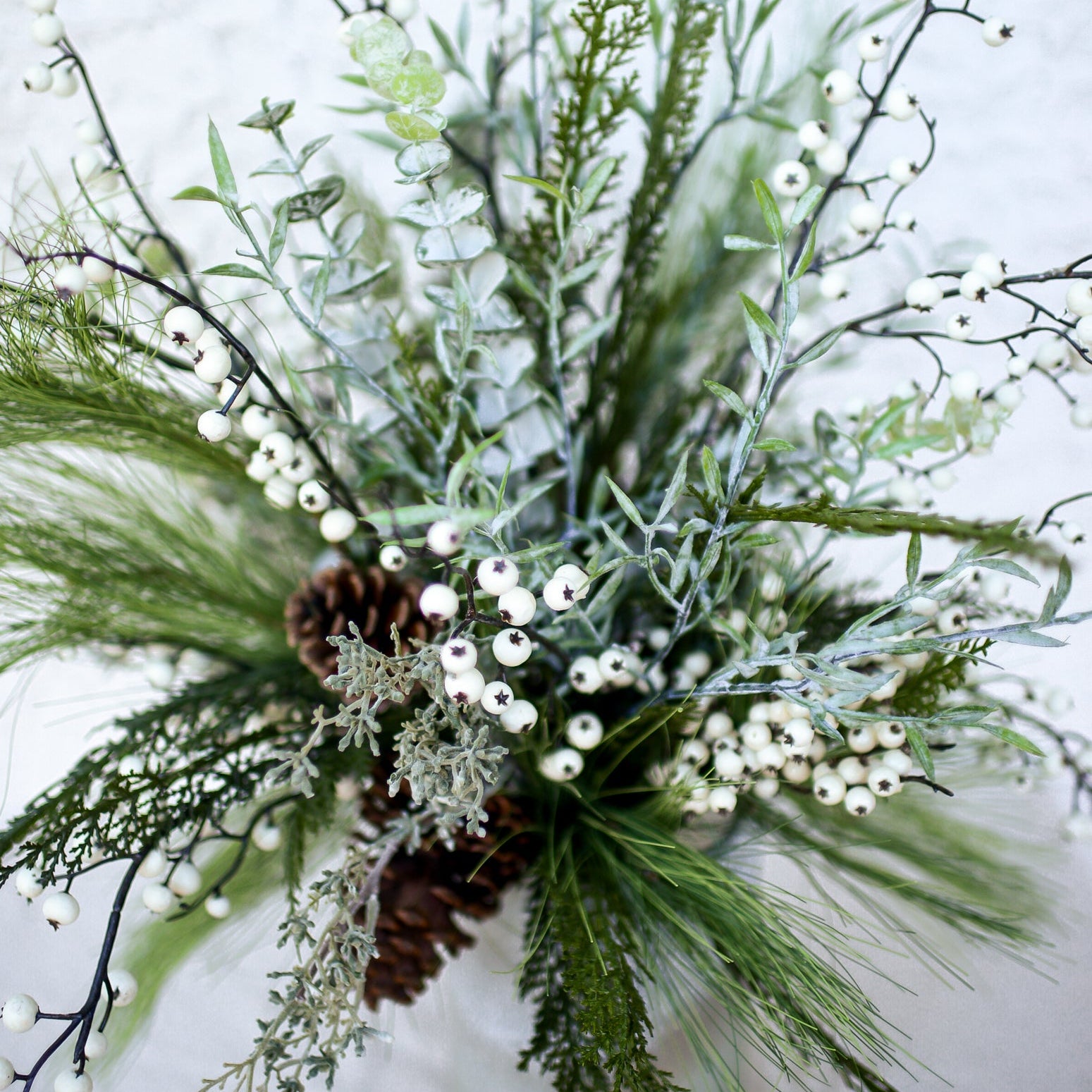 Winter White Bouquet Grand Drop In