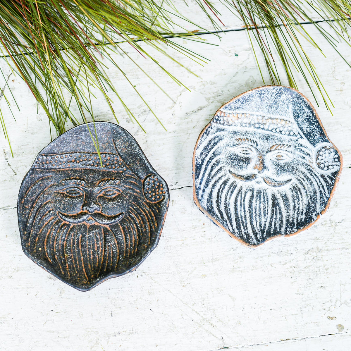 Rust Santa Hangable Cast Iron Dish
