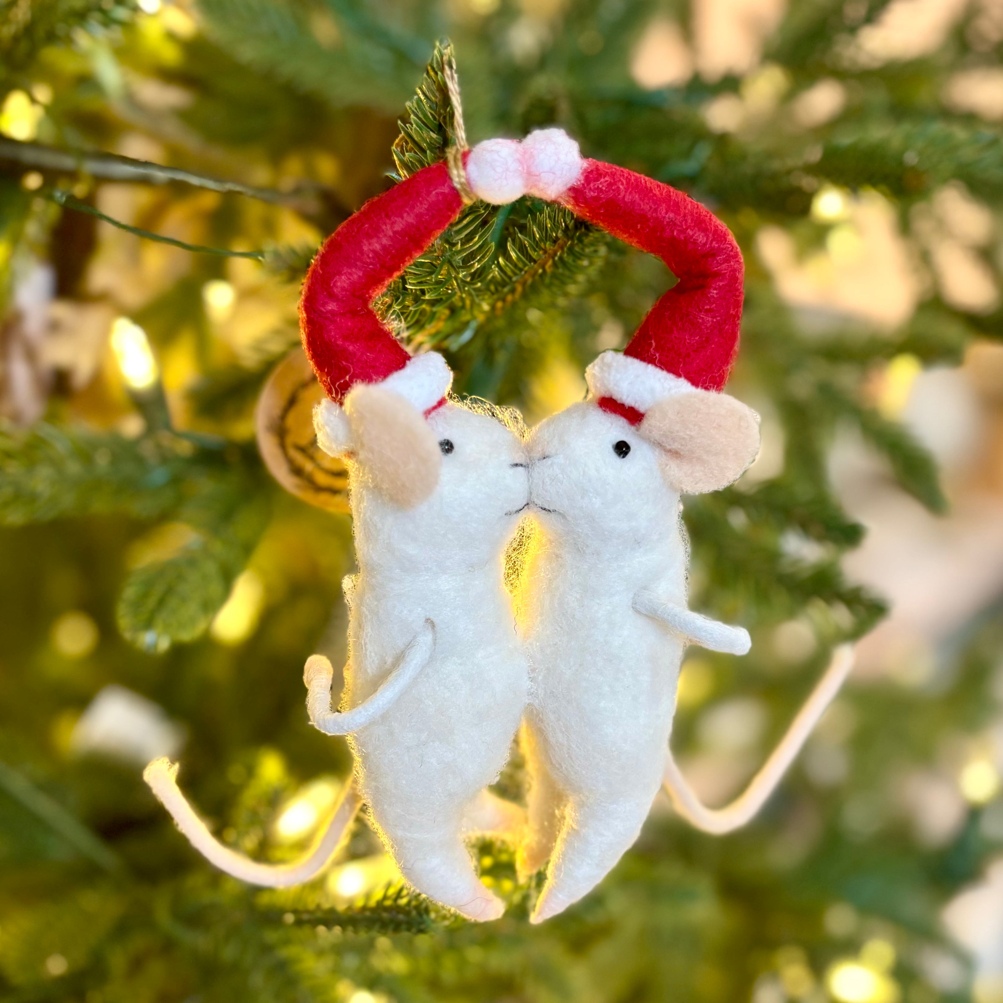Holiday Smooching Felt Mice