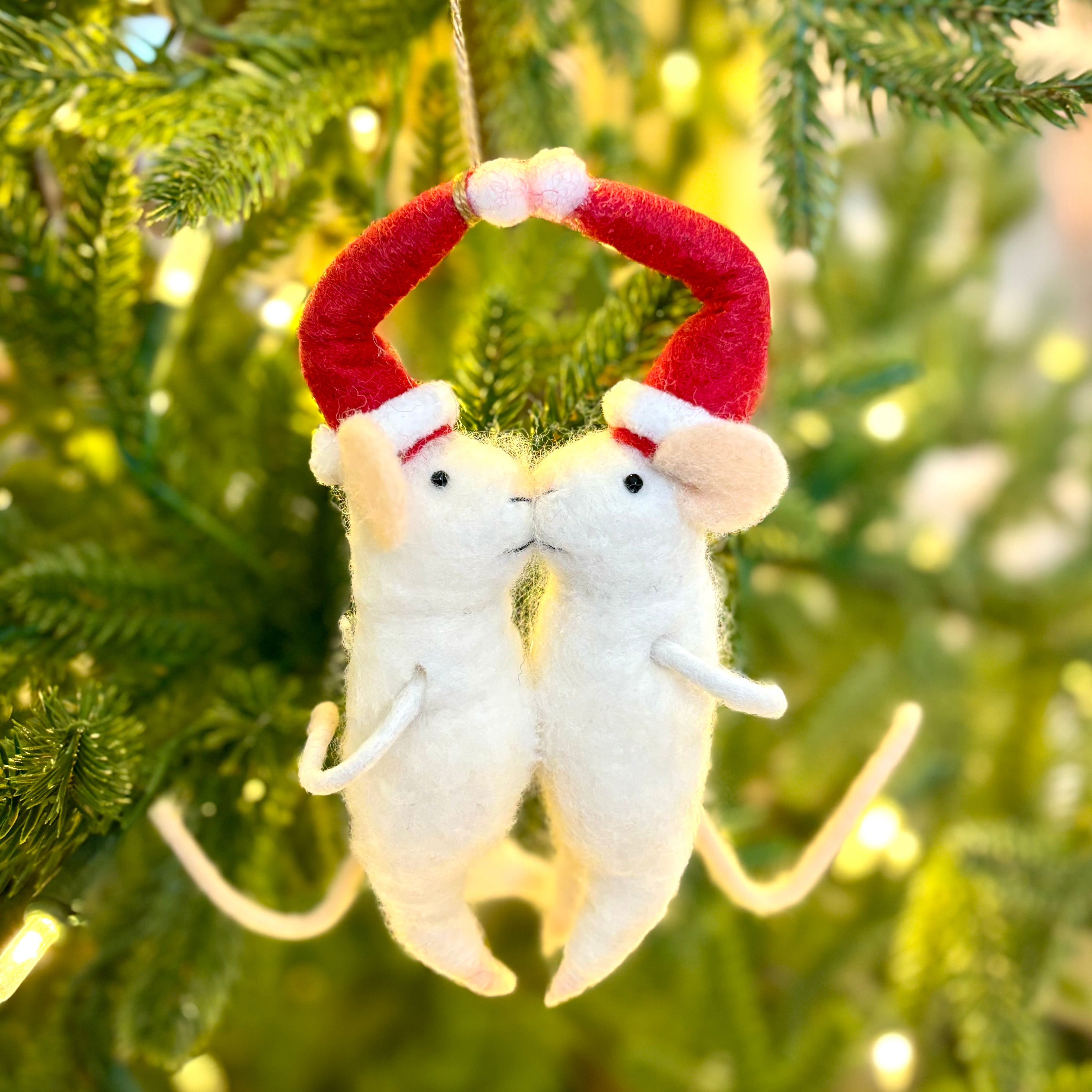 Holiday Smooching Felt Mice