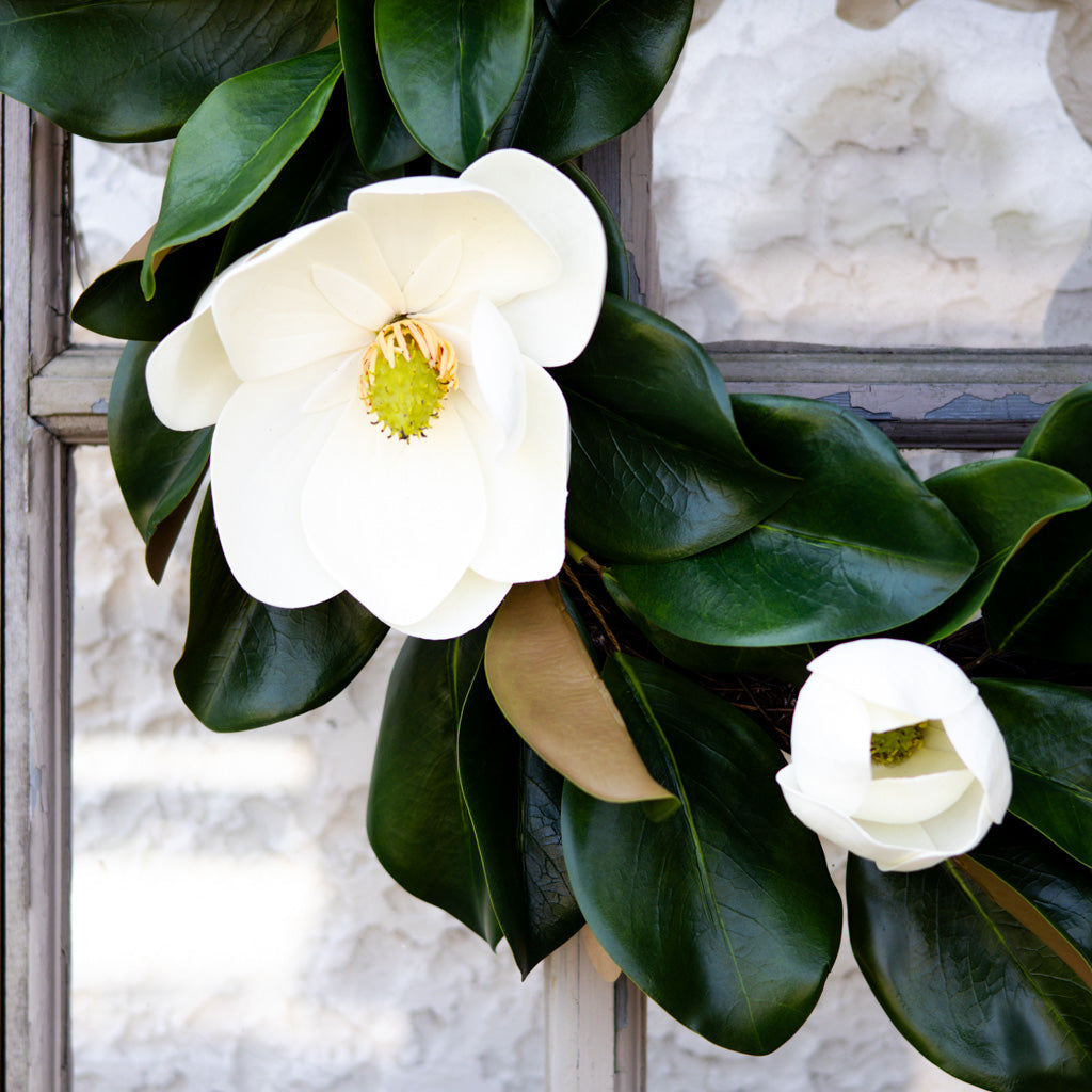 Magnolia Natural Wreath with Three Flowers and Buds