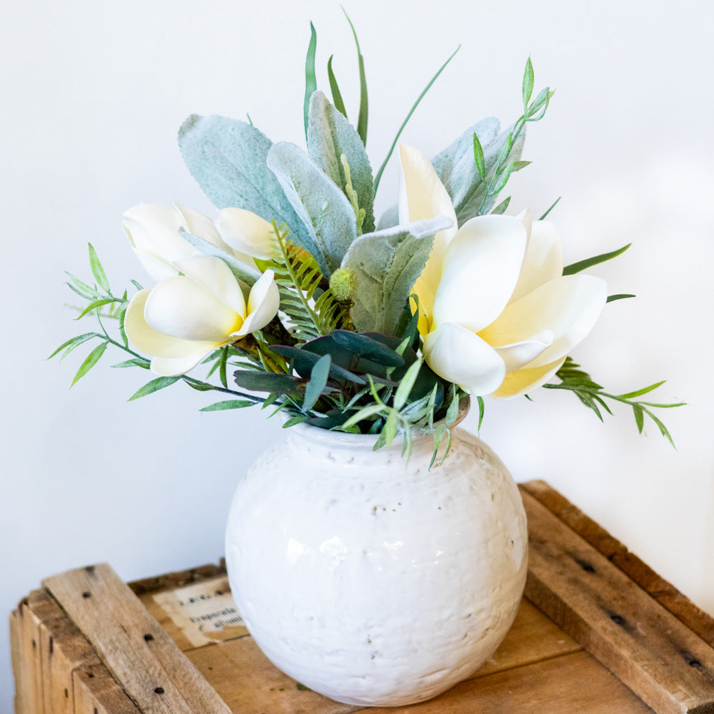 Saucer Magnolia Petite Bouquet