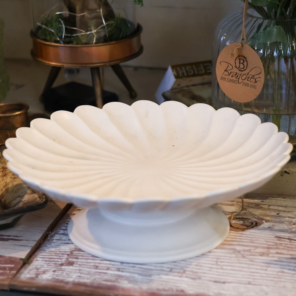 Scalloped Pedestal Cake Dish