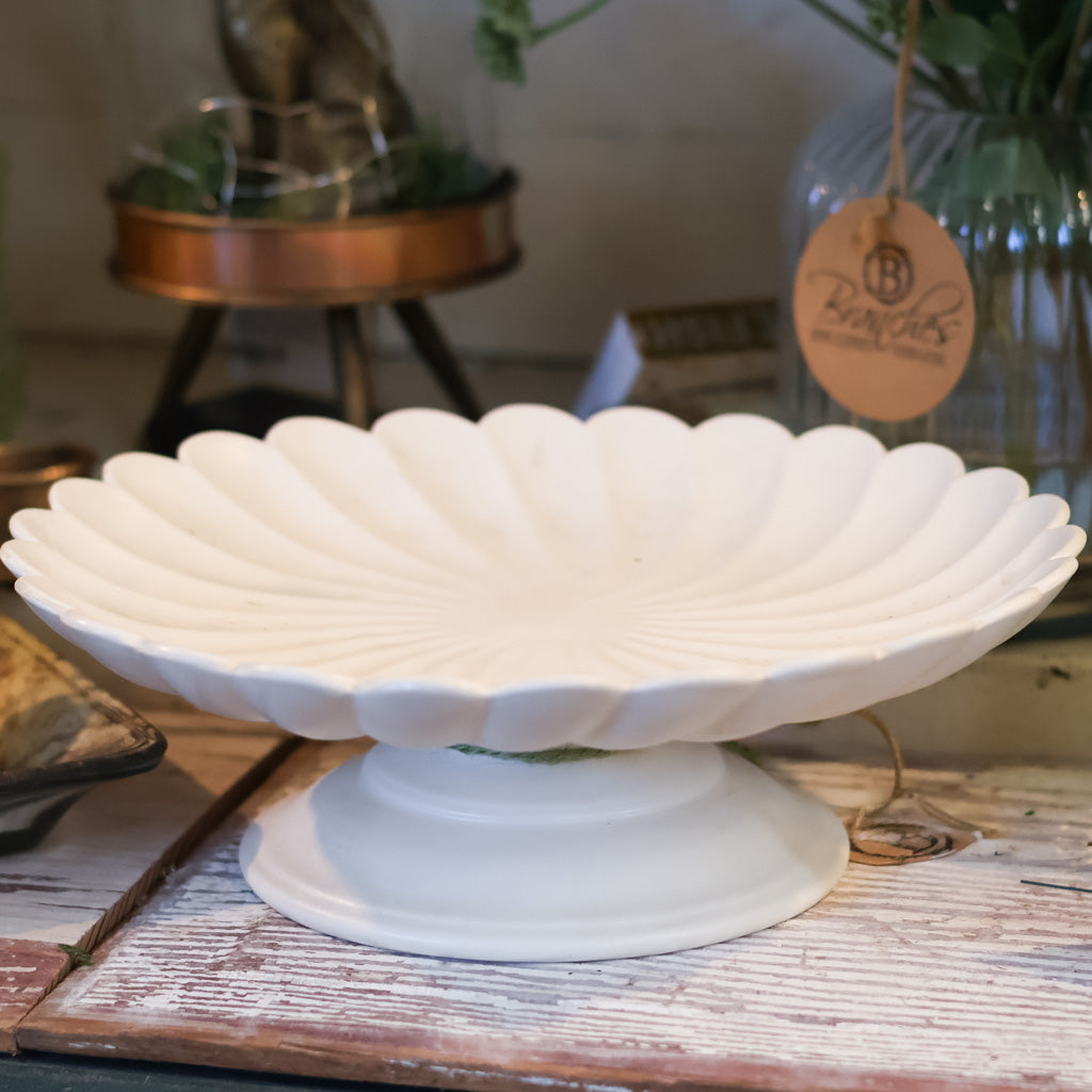 Scalloped Pedestal Cake Dish