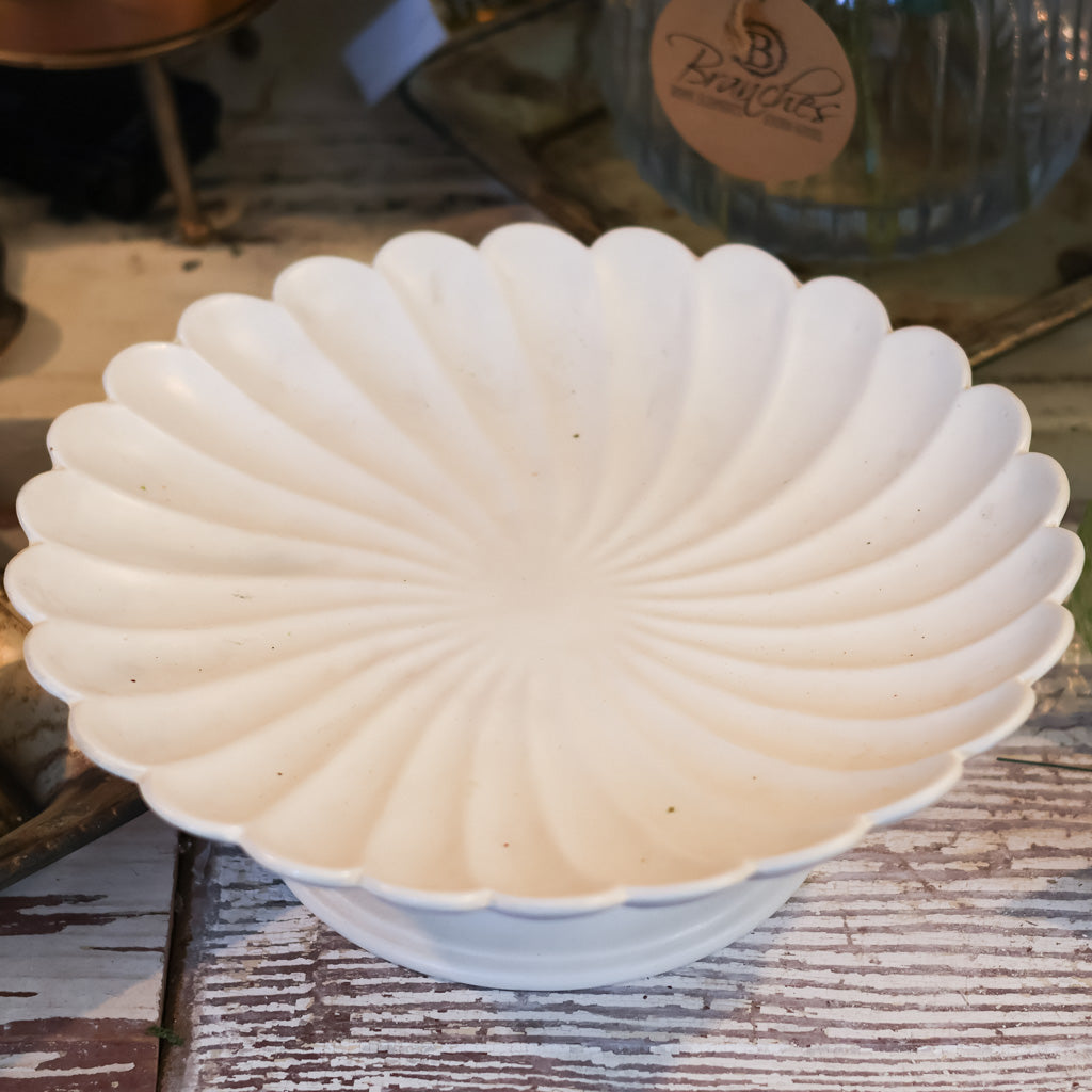 Scalloped Pedestal Cake Dish