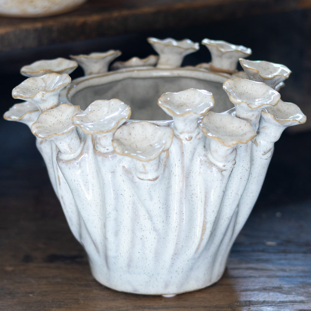 Stoneware Pot with Flower Rim Cream Tan