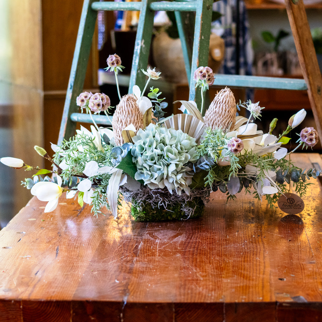 The Egret Elongated Centerpiece Drop In