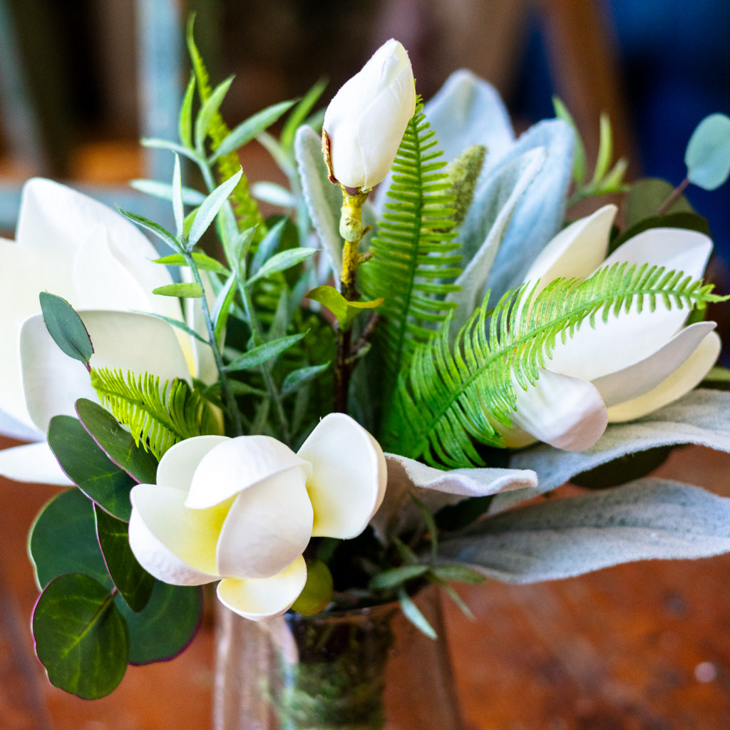 Saucer Magnolia Petite Bouquet