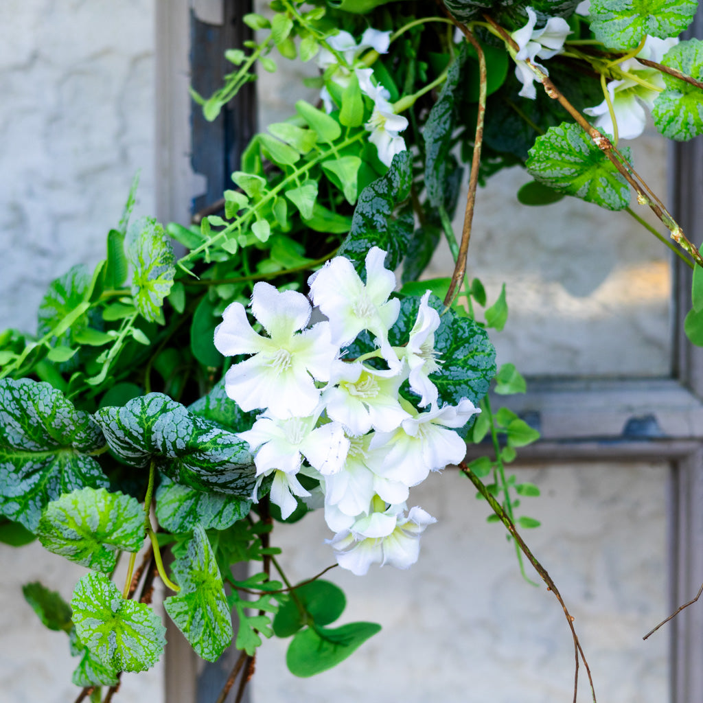 Cream Geranium Mixed Foliage Wreath