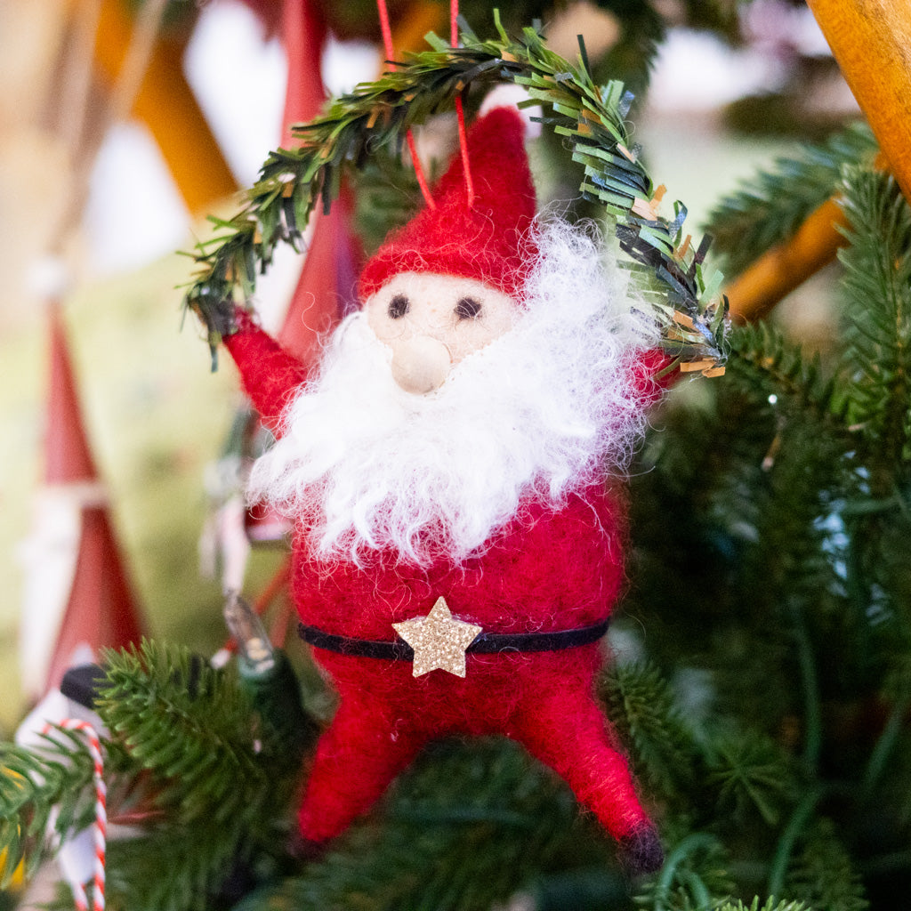 Felt Dancing Santa with Garland