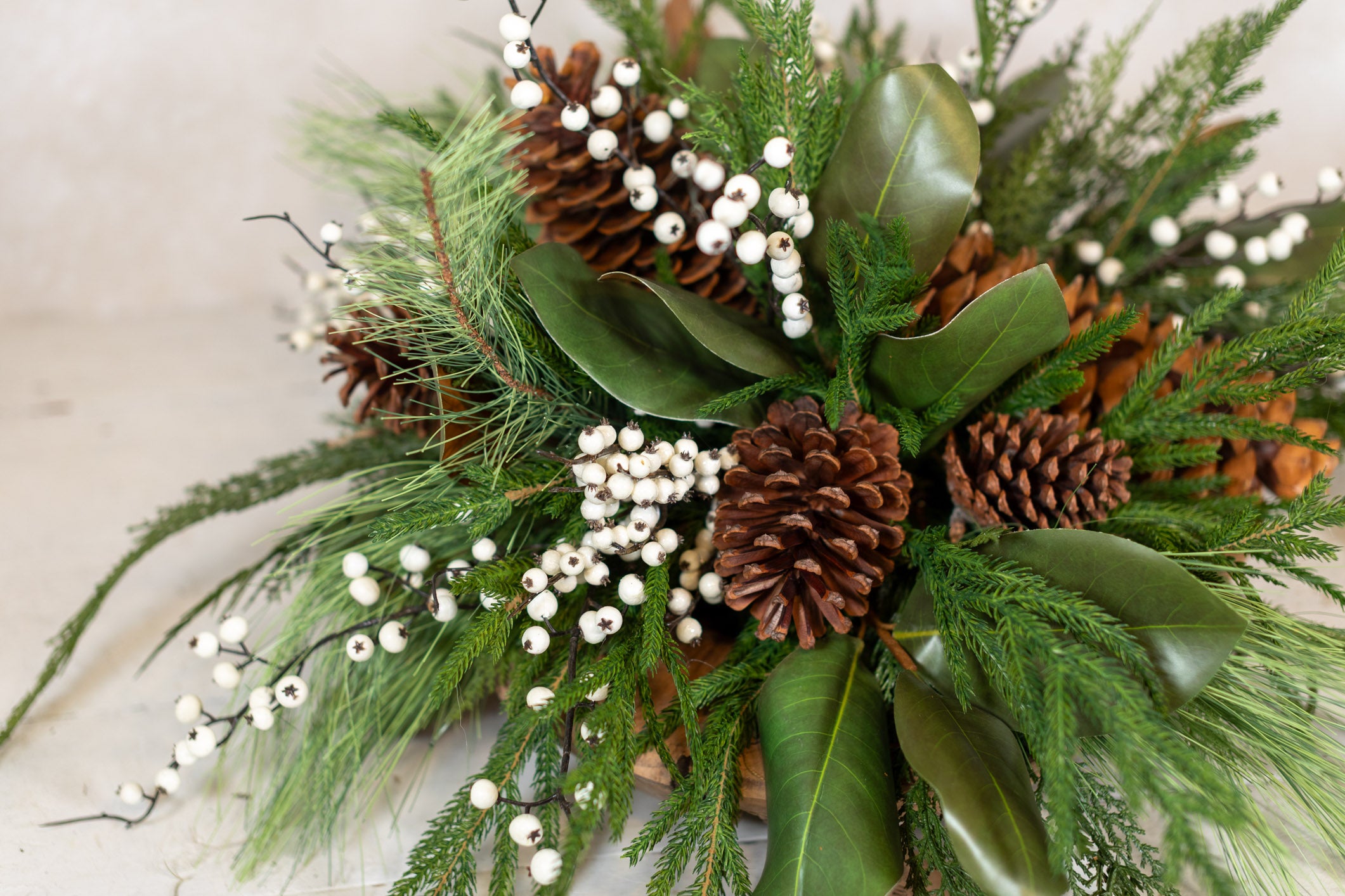 Very Berry White Round Centerpiece Drop-In