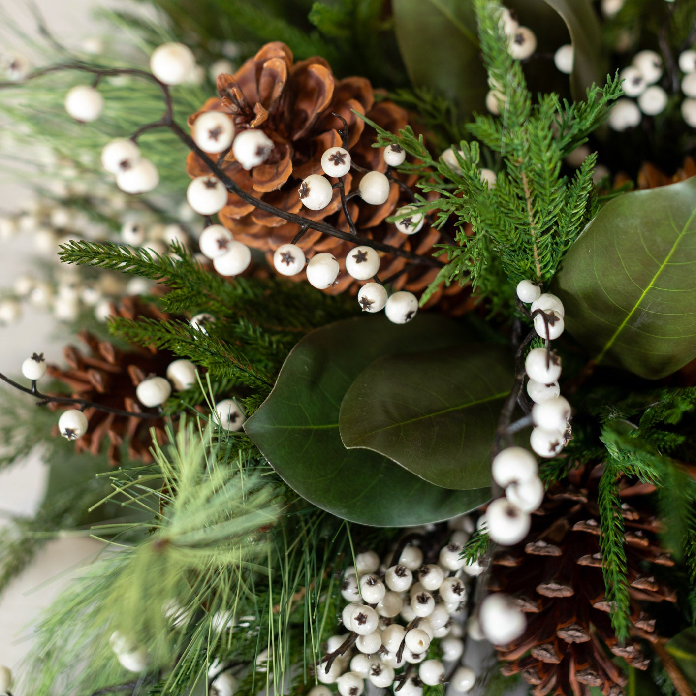 Very Berry White Round Centerpiece Drop-In