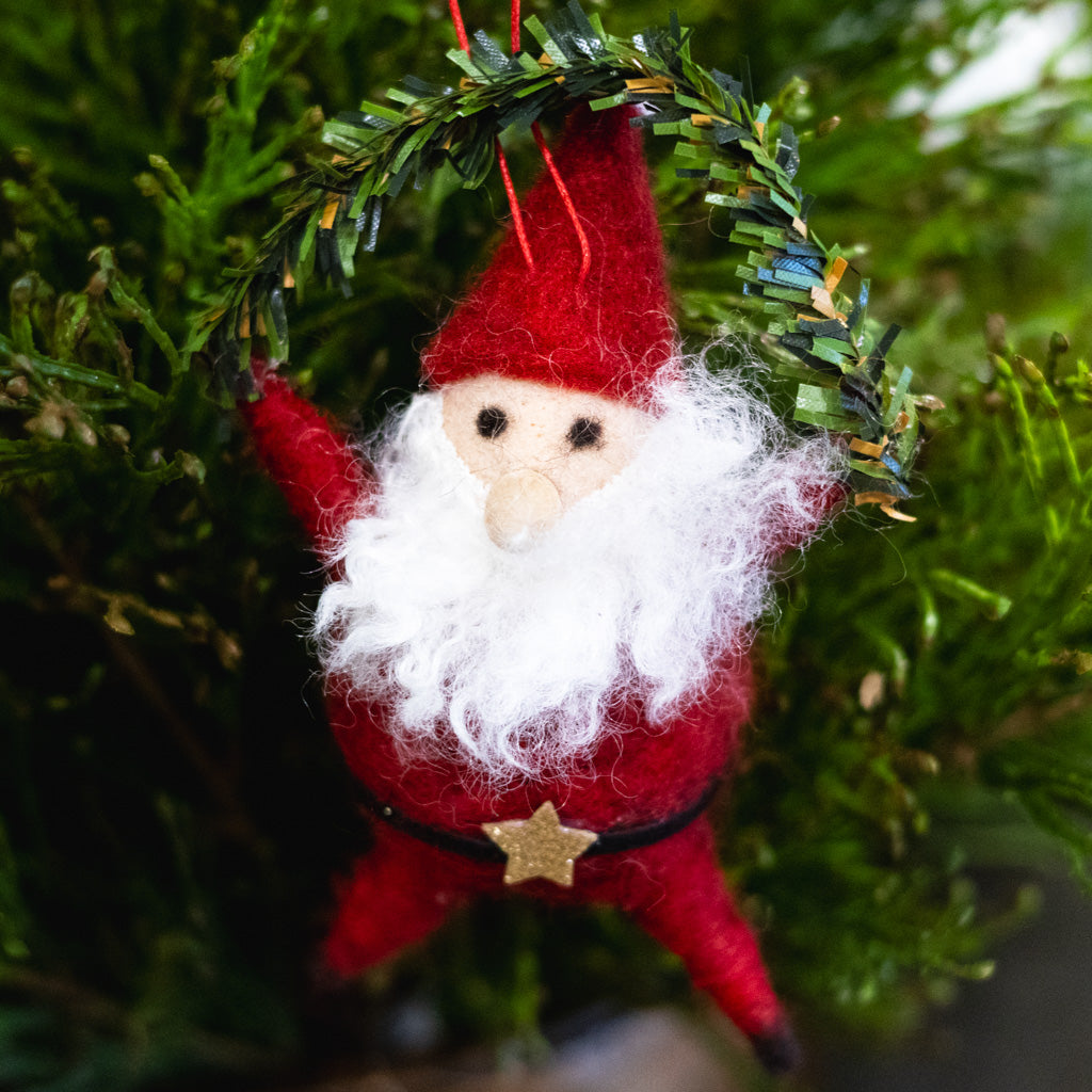 Felt Dancing Santa with Garland