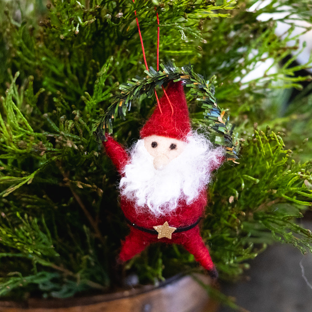 Felt Dancing Santa with Garland