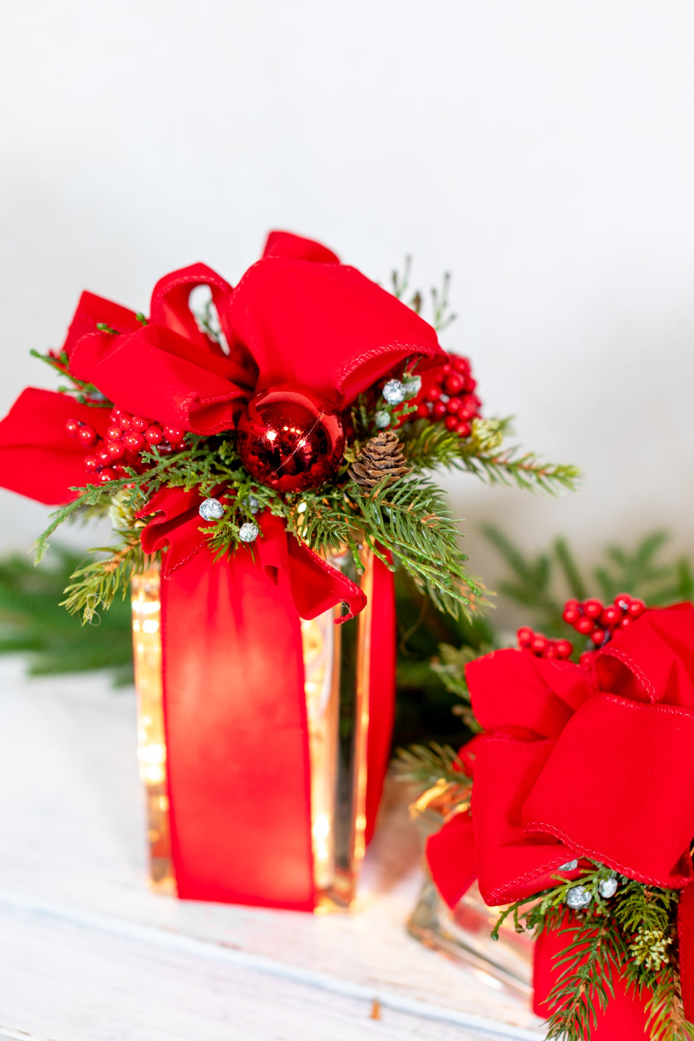 Battery Operated Elegant Red Vertical Light Block