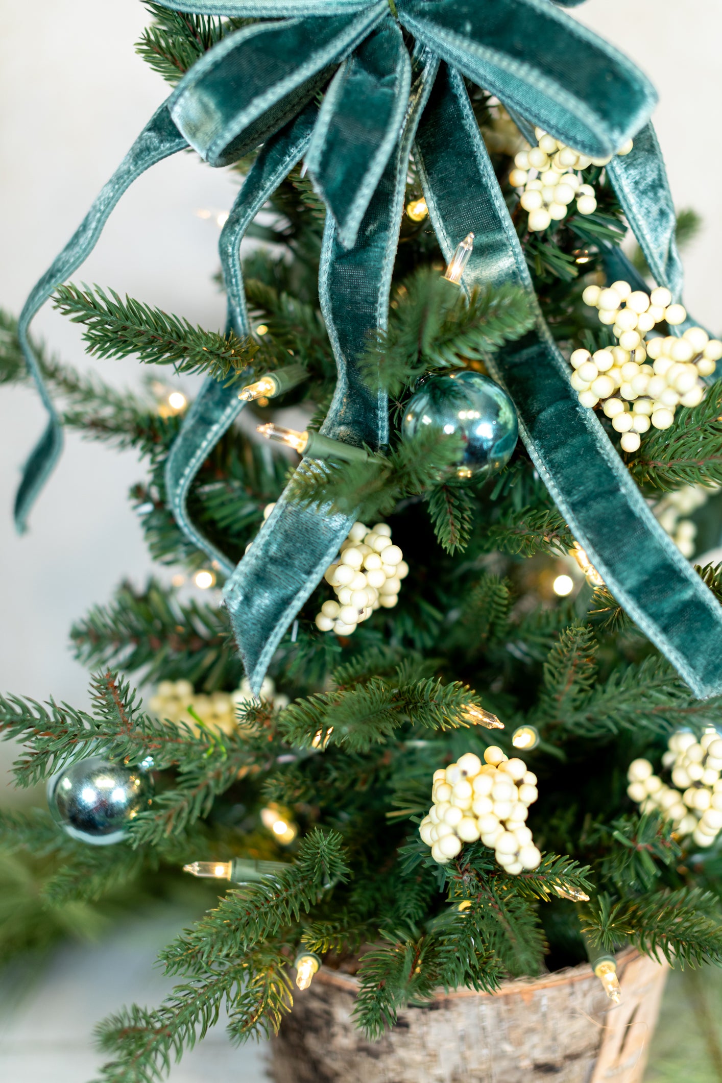 2 ft. Winter Blues Pre-Lit Decorated Tree