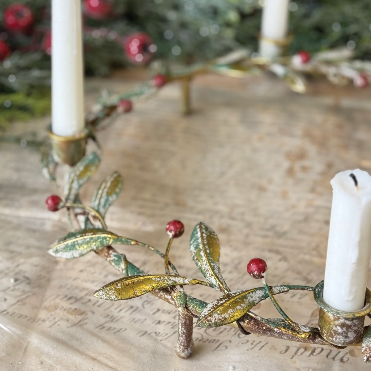 Merry Mistletoe Metal Candle Wreath