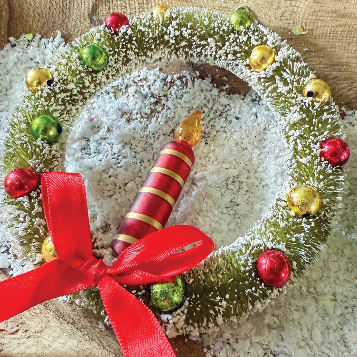 Sisal Wreath with Red Glass Candle Ornament