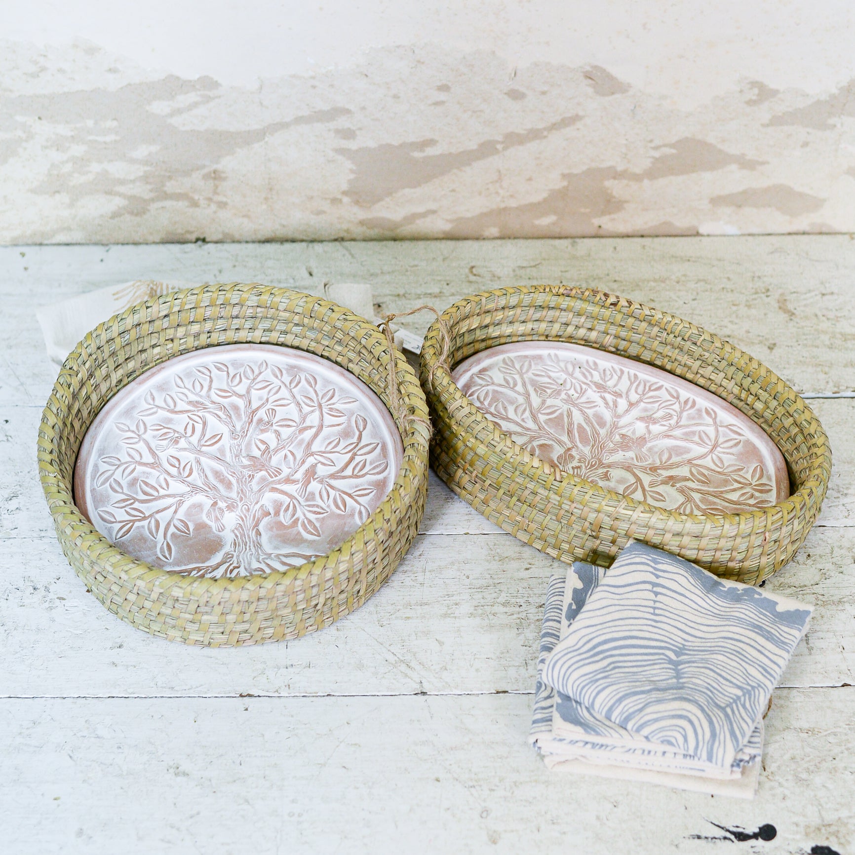 Bread-Warmer White Washed Terracotta Stone in Kaisa Grass Basket Oval