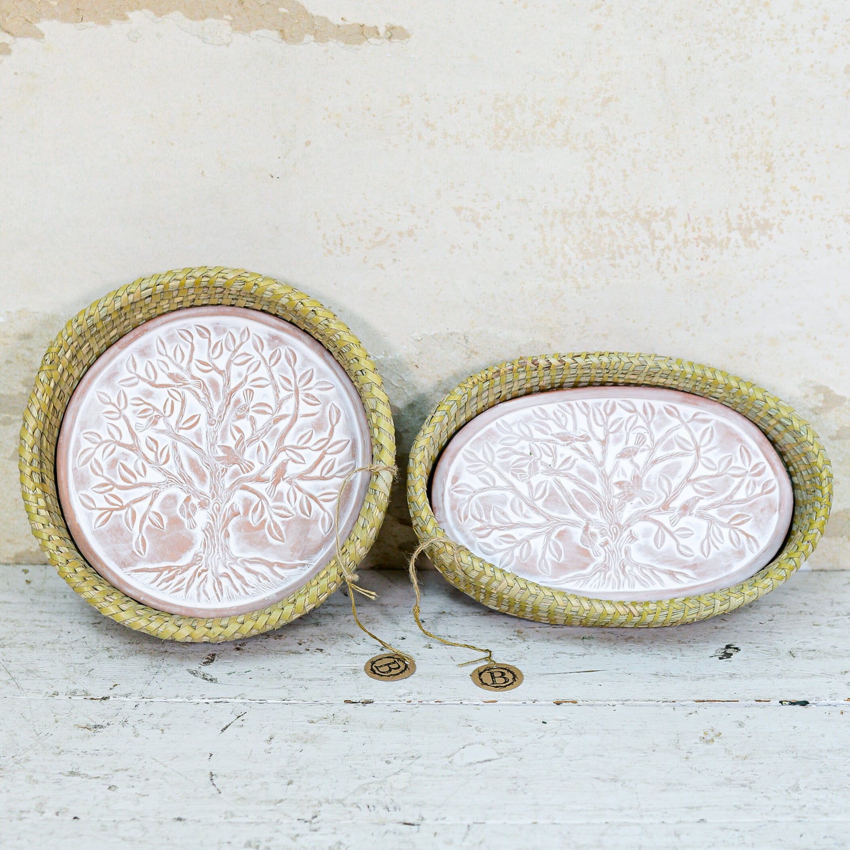 Bread-Warmer White Washed Terracotta Stone in Kaisa Grass Basket Oval