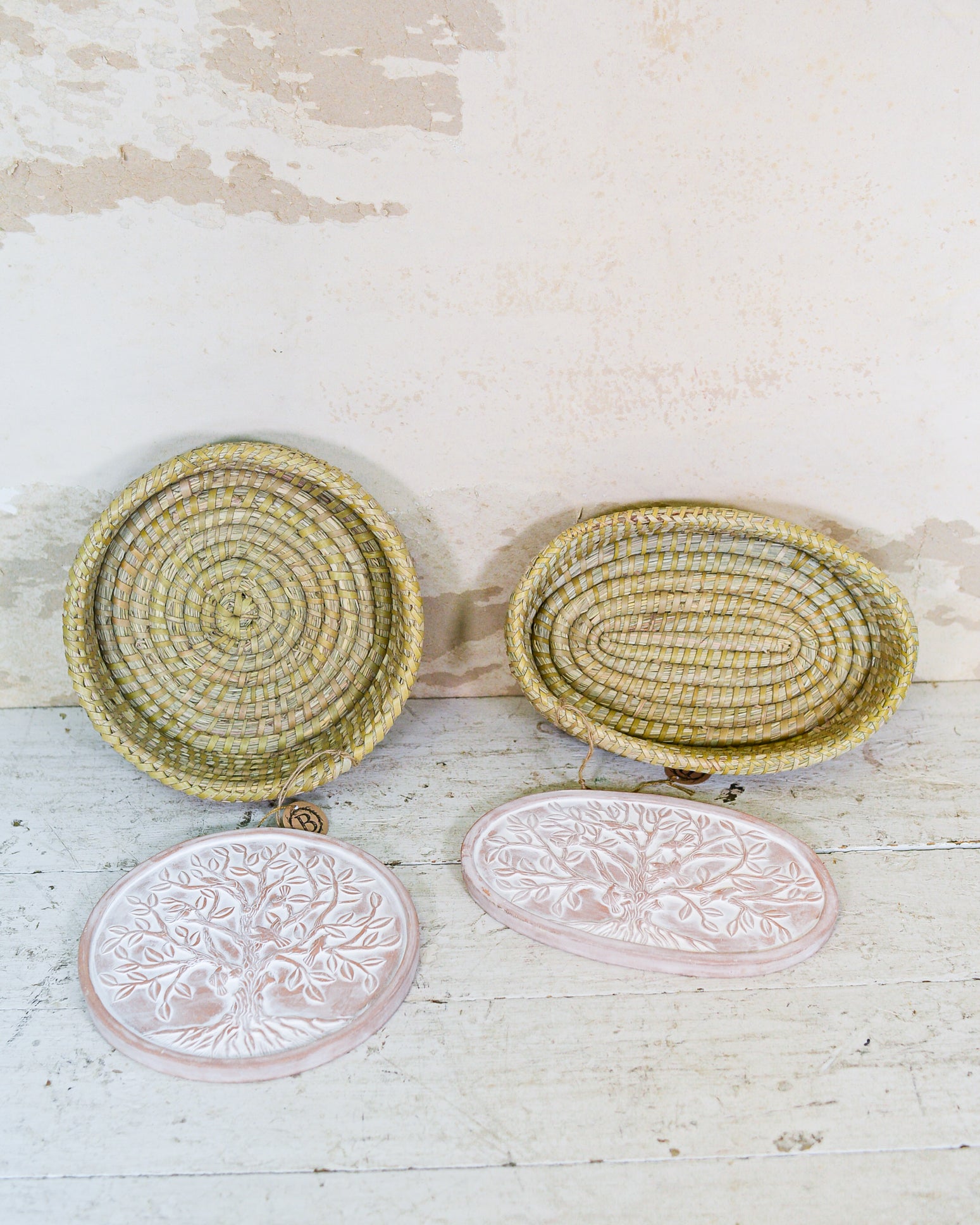 Bread-Warmer White Washed Terracotta Stone in Kaisa Grass Basket Oval