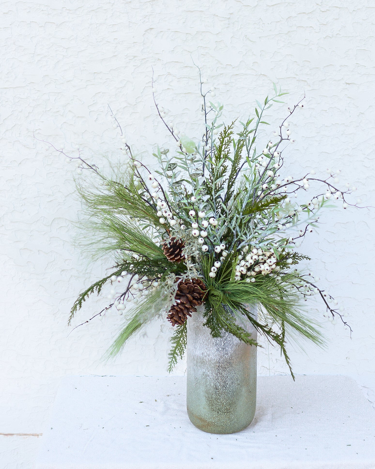 Winter White Bouquet Grand Drop In