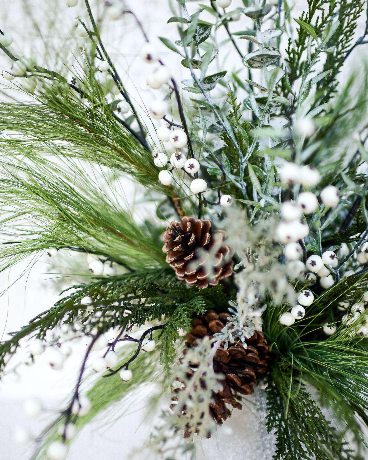 Winter White Bouquet Grand Drop In