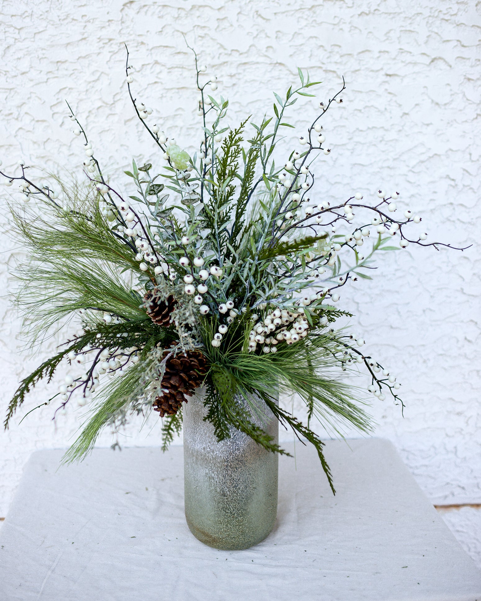 Winter White Bouquet Grand Drop In