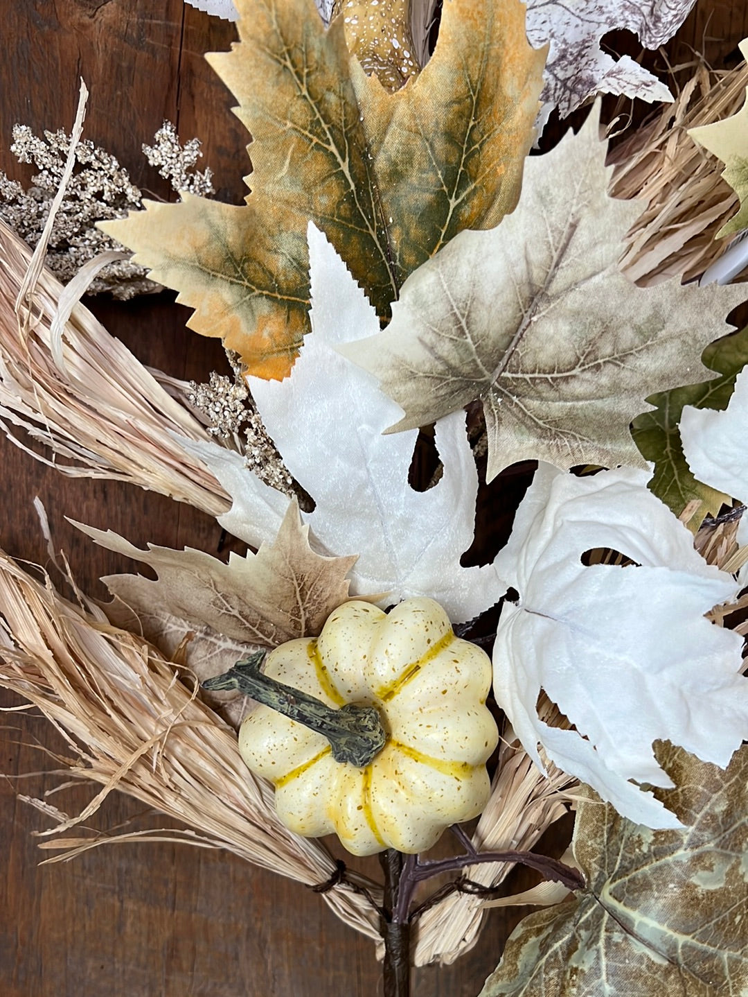 Harvest Leaf, Husk, Pumpkin, Gourd Spray Beige Moss