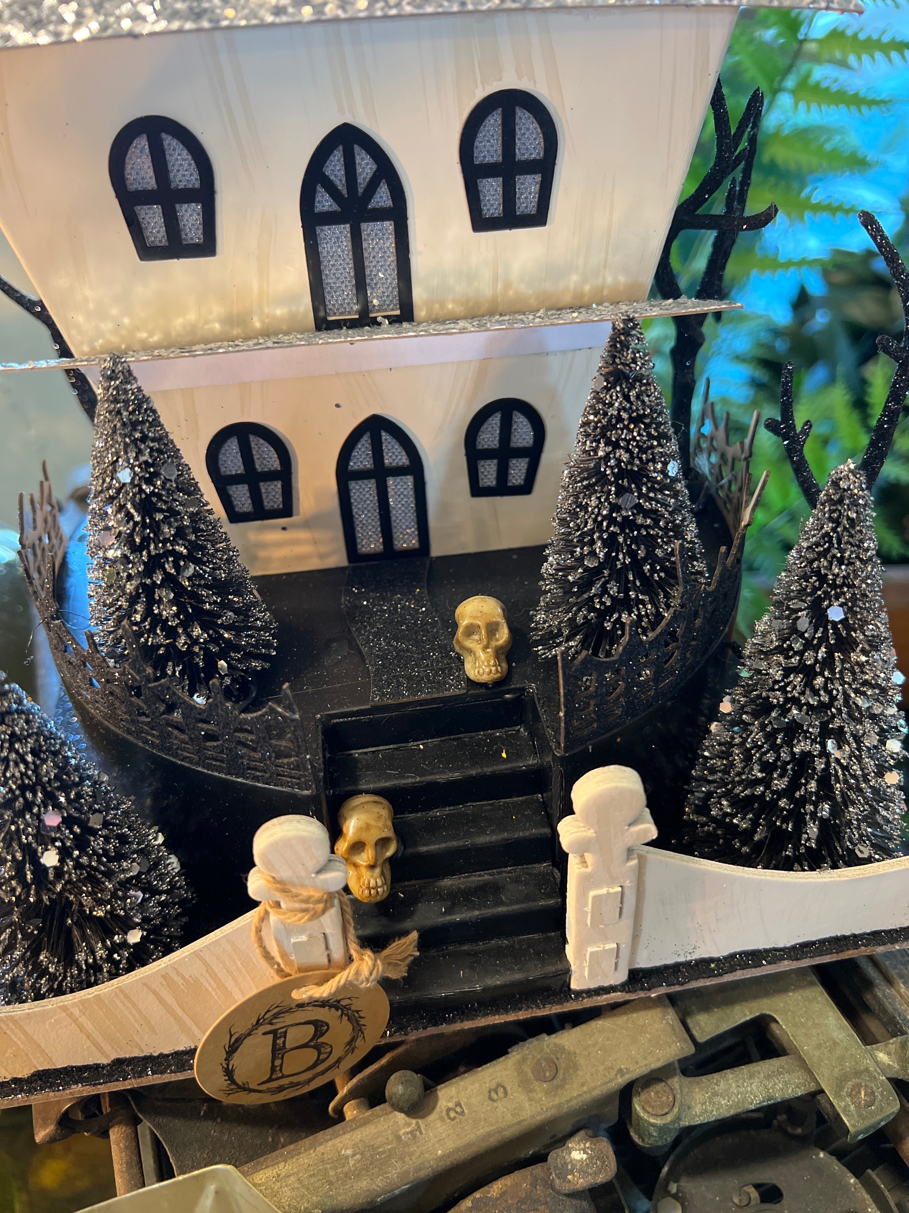 Haunted House Sparkle White and Gray Cardboard with Skulls LED with Timer