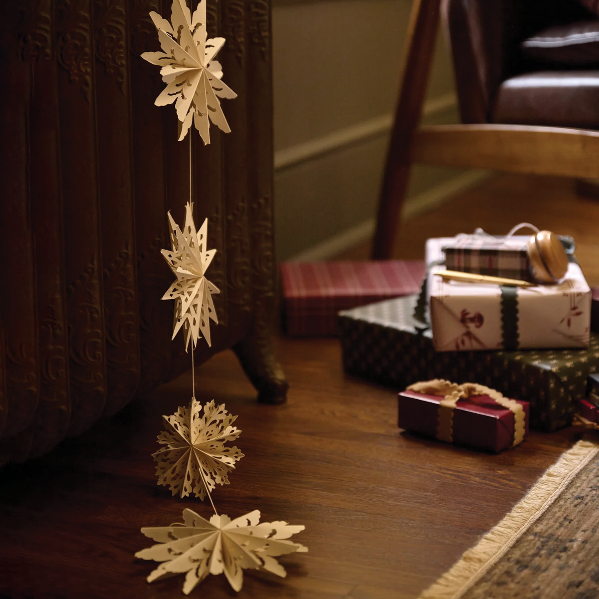 White Paper Snowflake Garland in Kraft Box