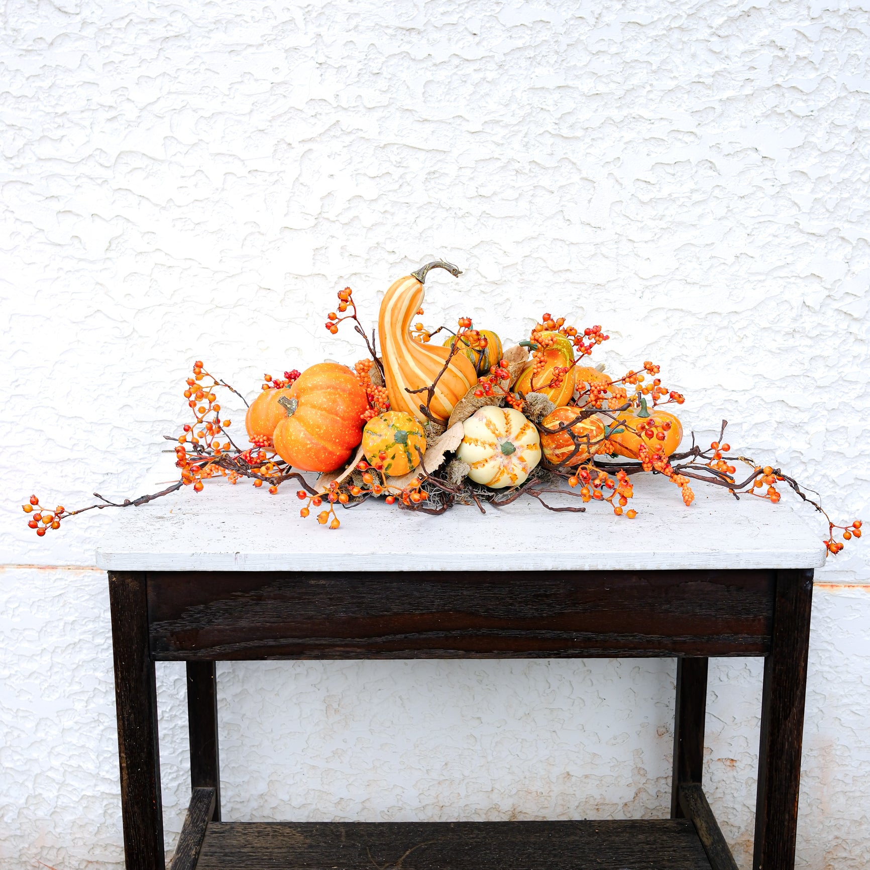 On the Vine Pumpkin Berry Centerpiece Drop In