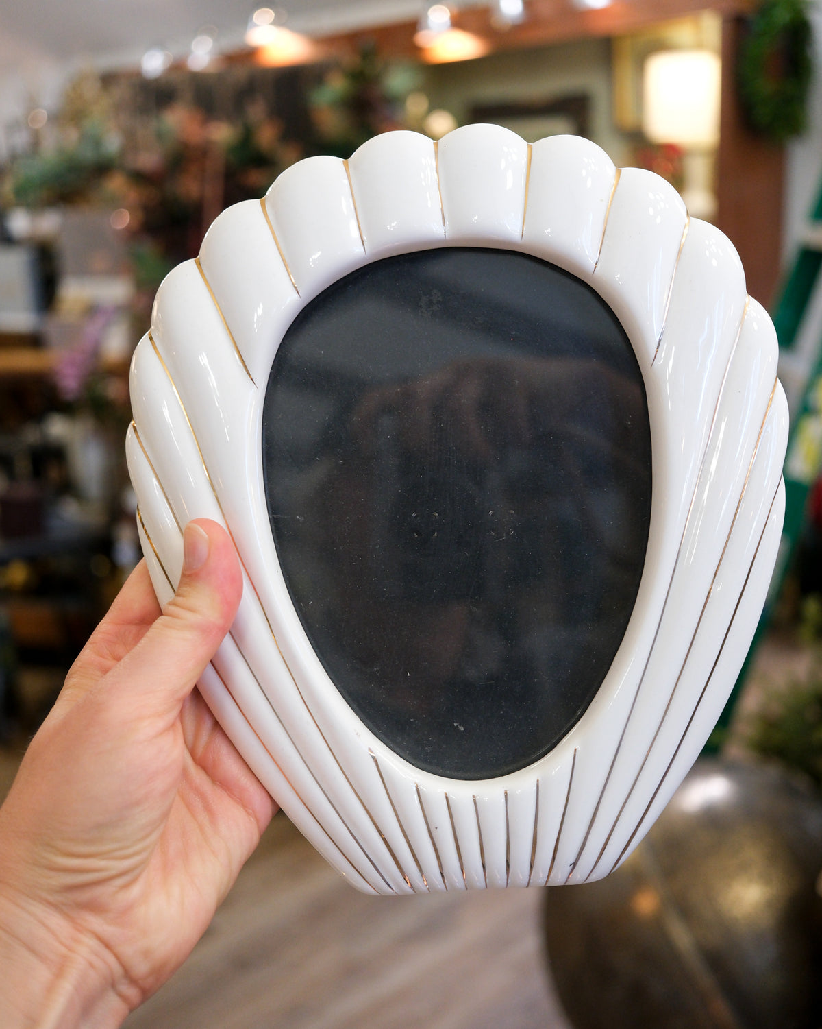Vintage White Gold Edged Scallop Shell Photo Frame