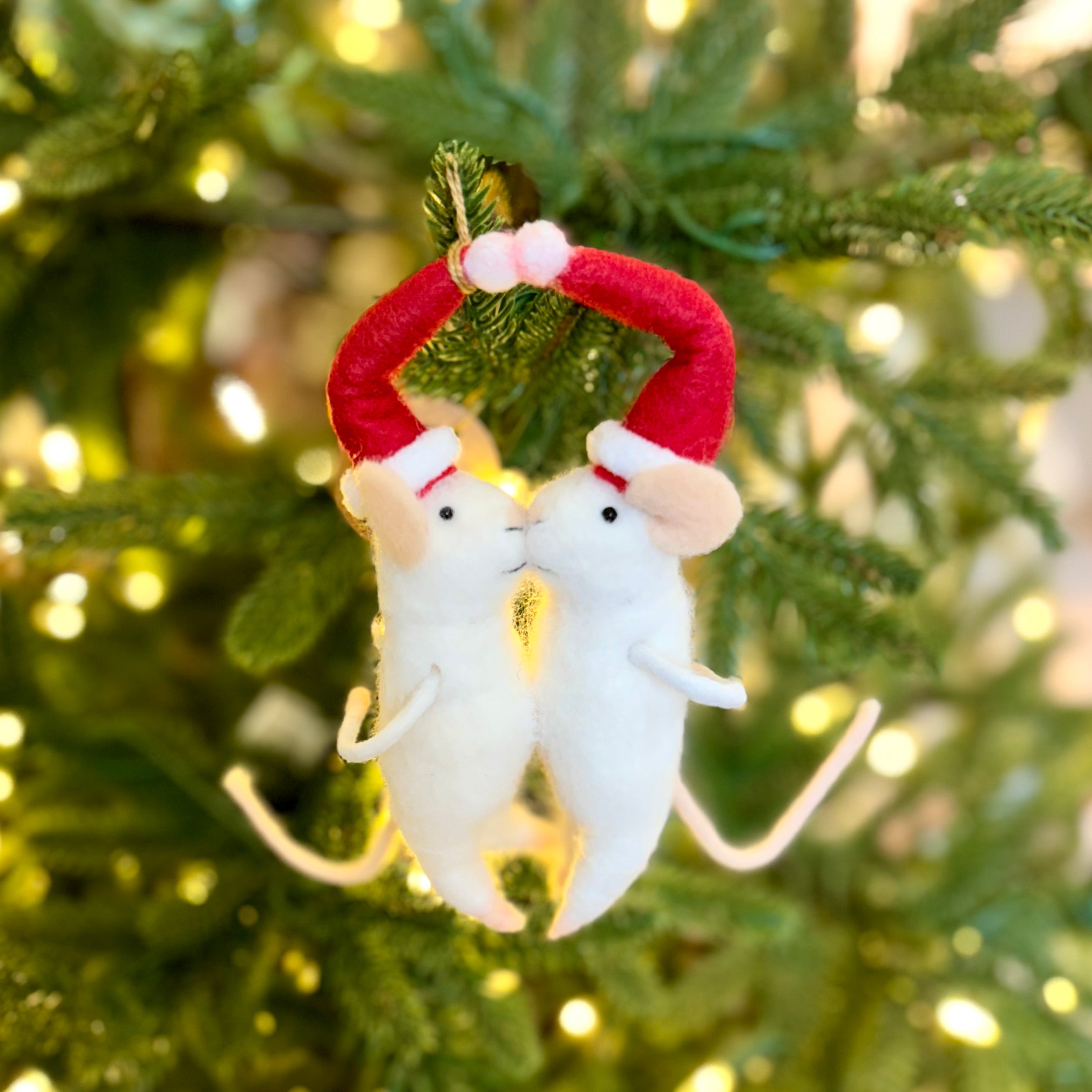 Holiday Smooching Felt Mice