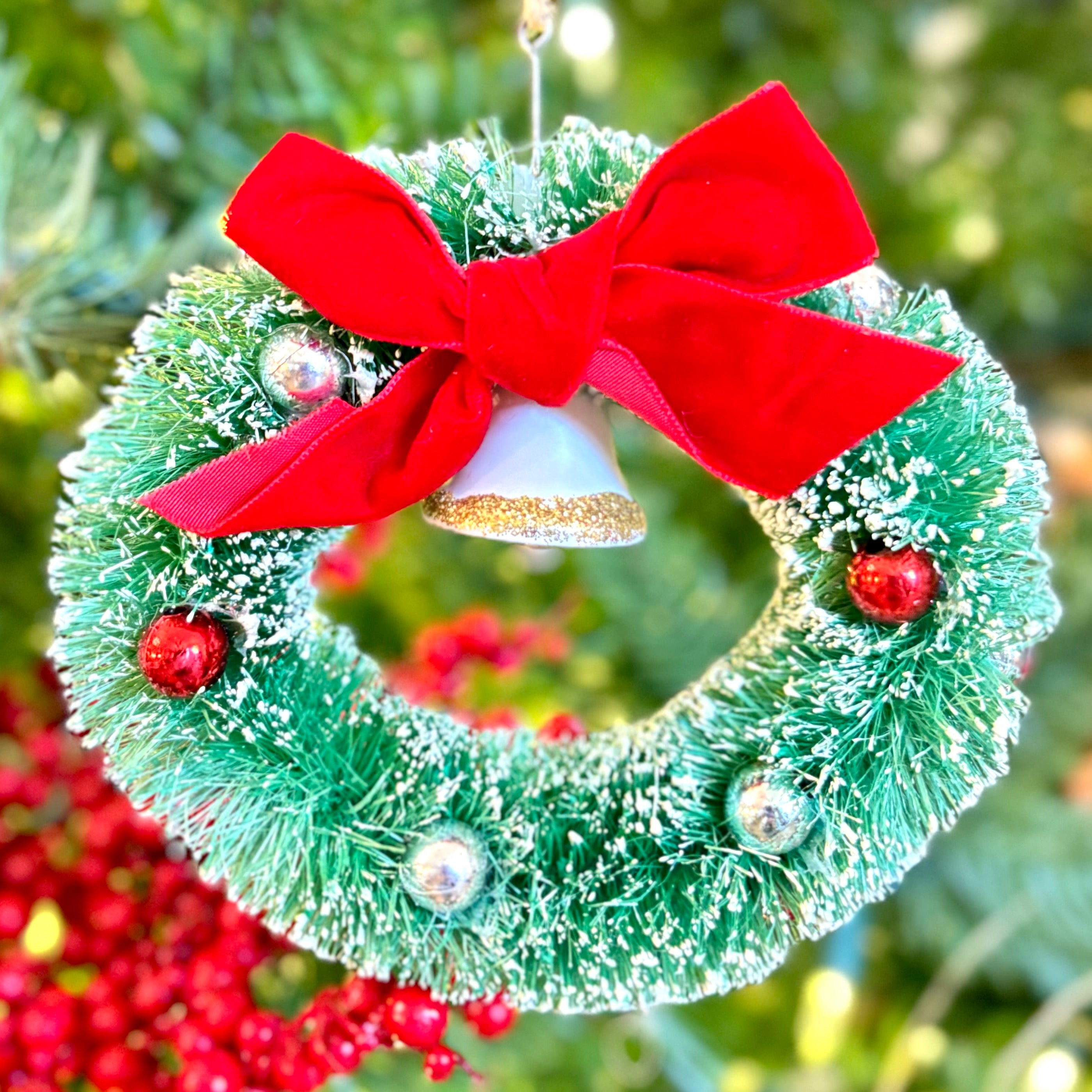 Green Sisal Wreath with Bell Bow Ornament