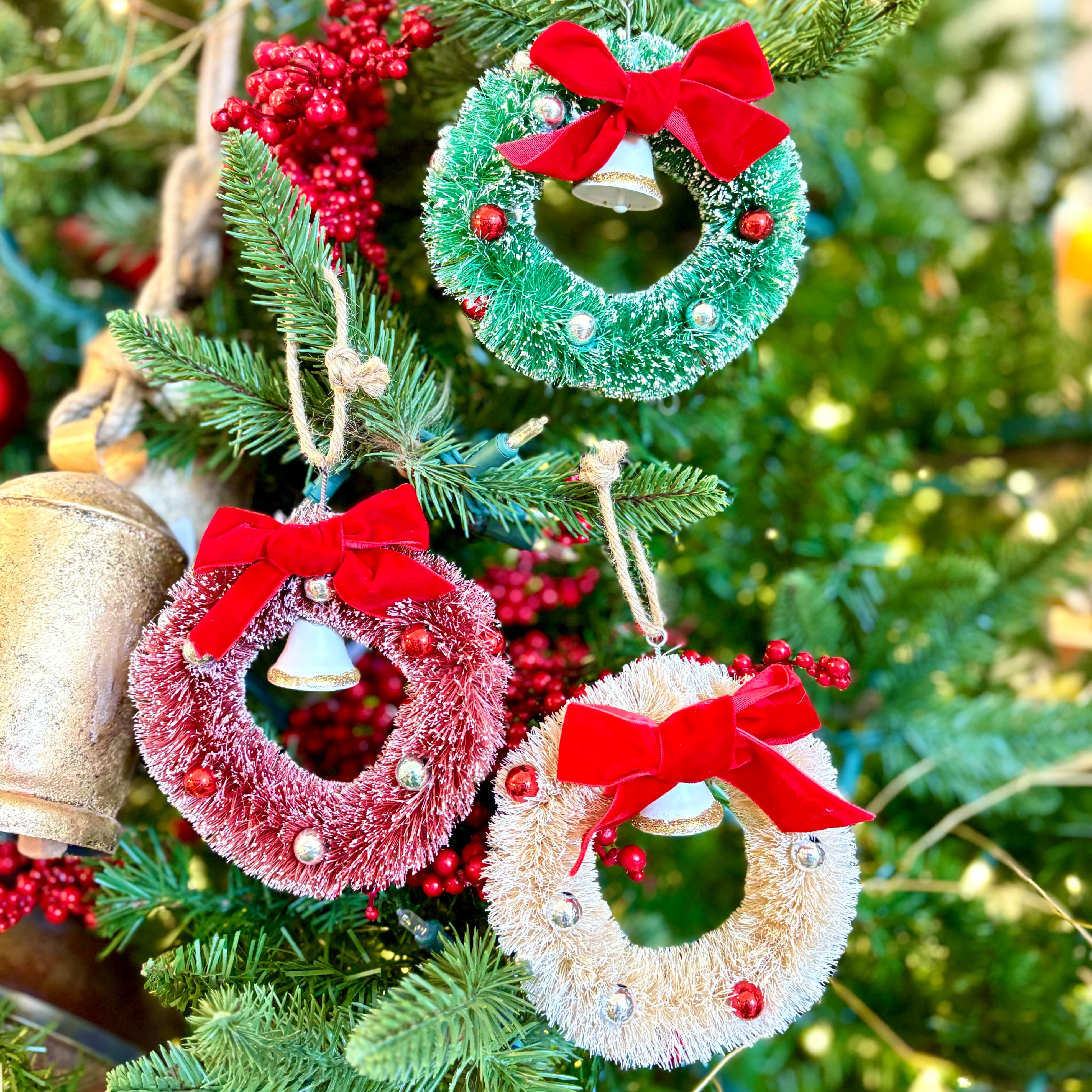 Green Sisal Wreath with Bell Bow Ornament