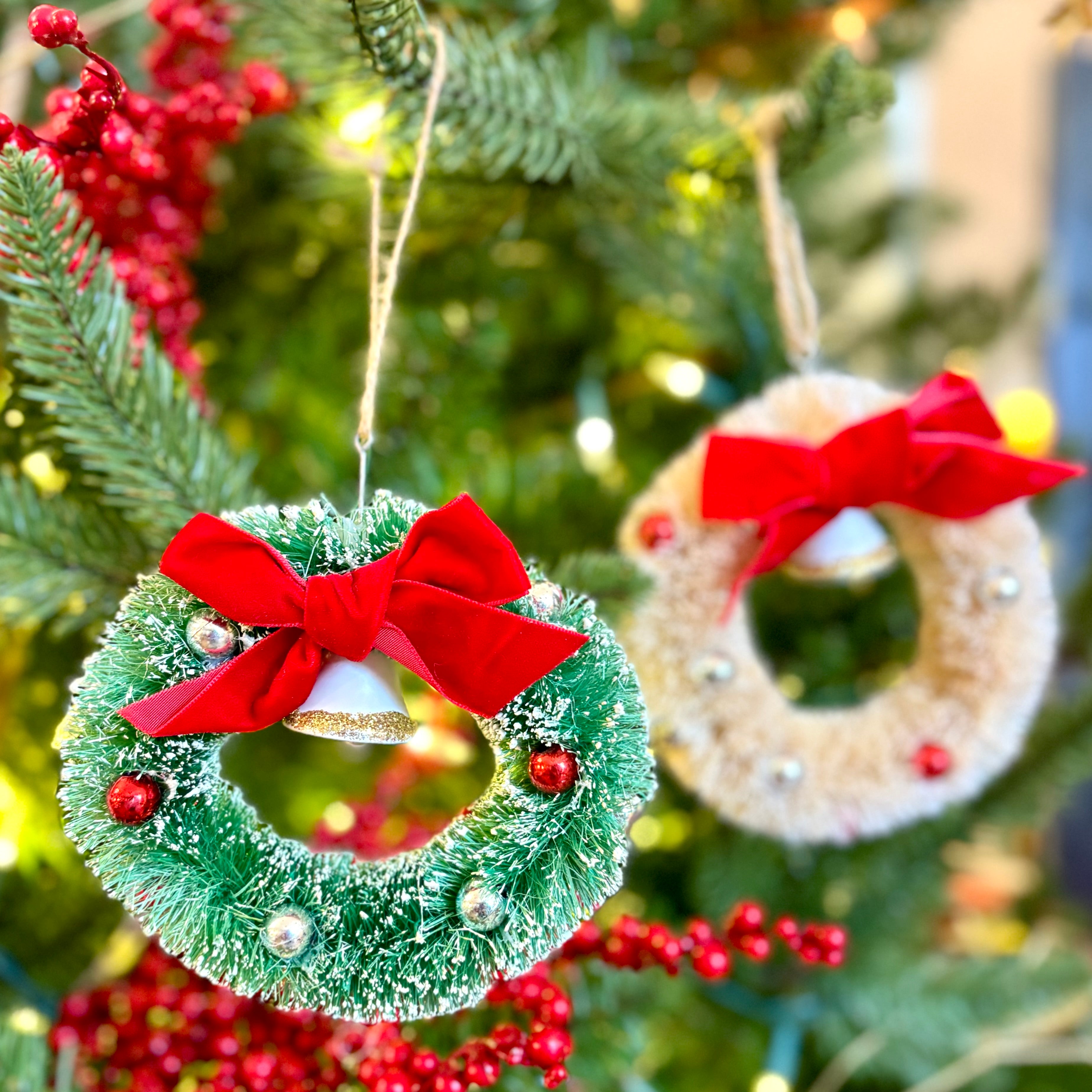 Green Sisal Wreath with Bell Bow Ornament