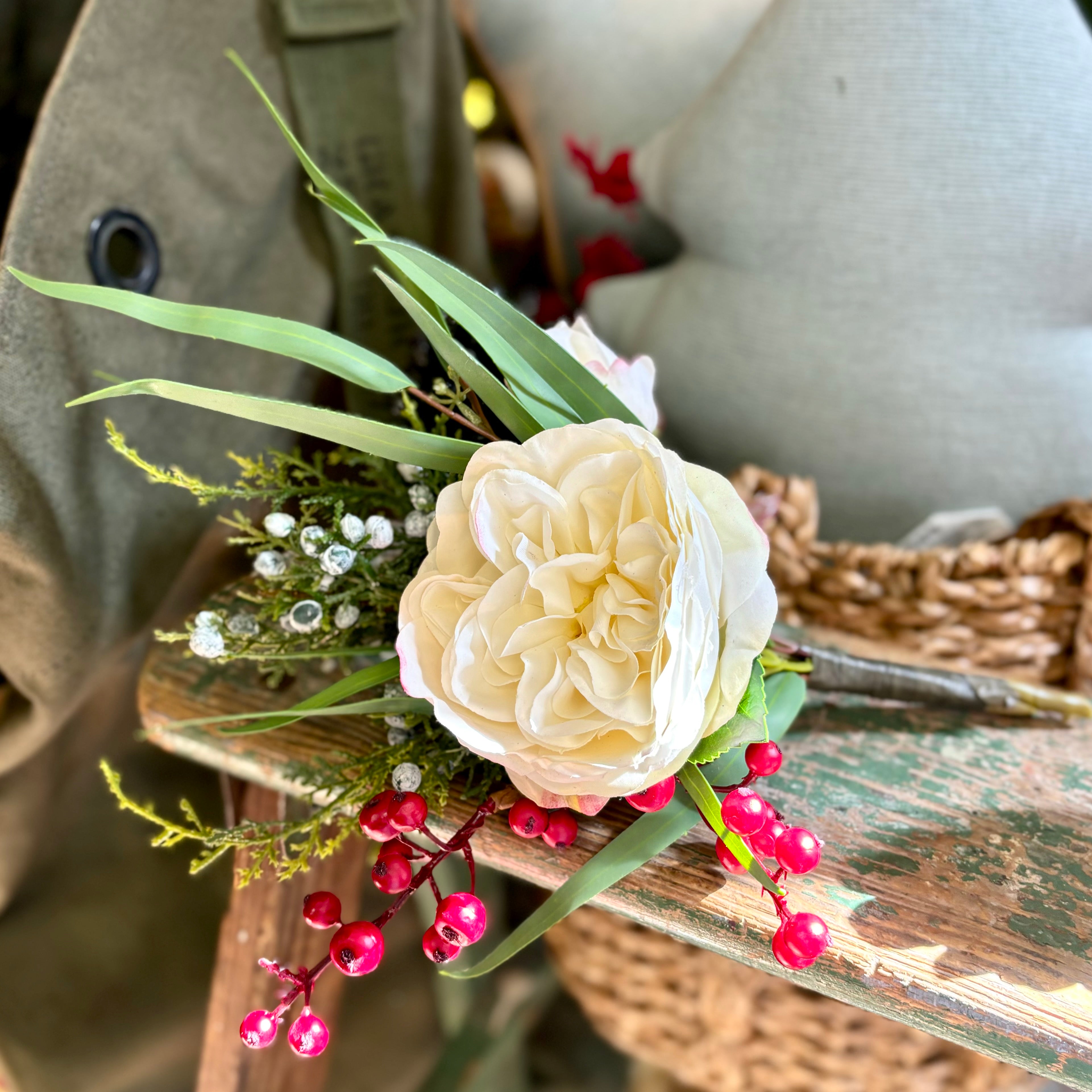 Christmas Rose Mini Bouquet