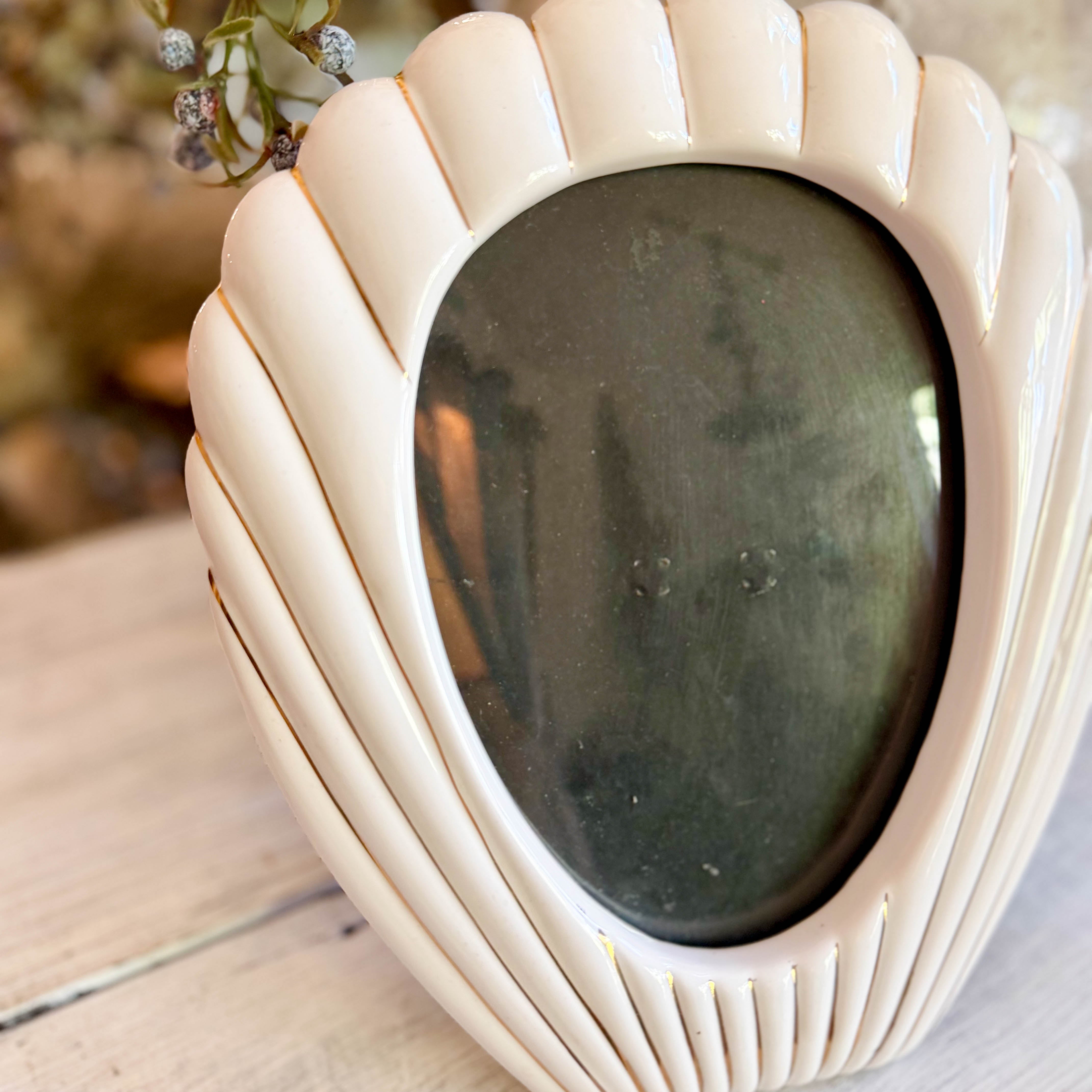 Vintage Scallop Shell Frame