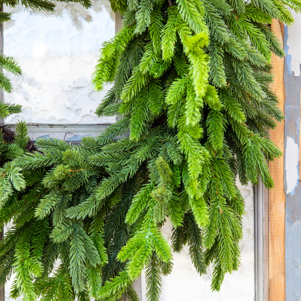 28"D Alpine Wreath