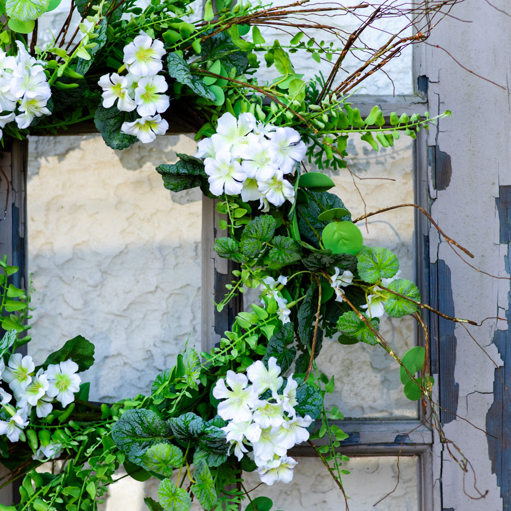 Cream Geranium Mixed Foliage Wreath