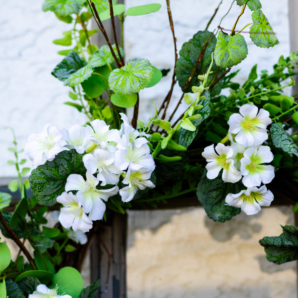 Cream Geranium Mixed Foliage Wreath