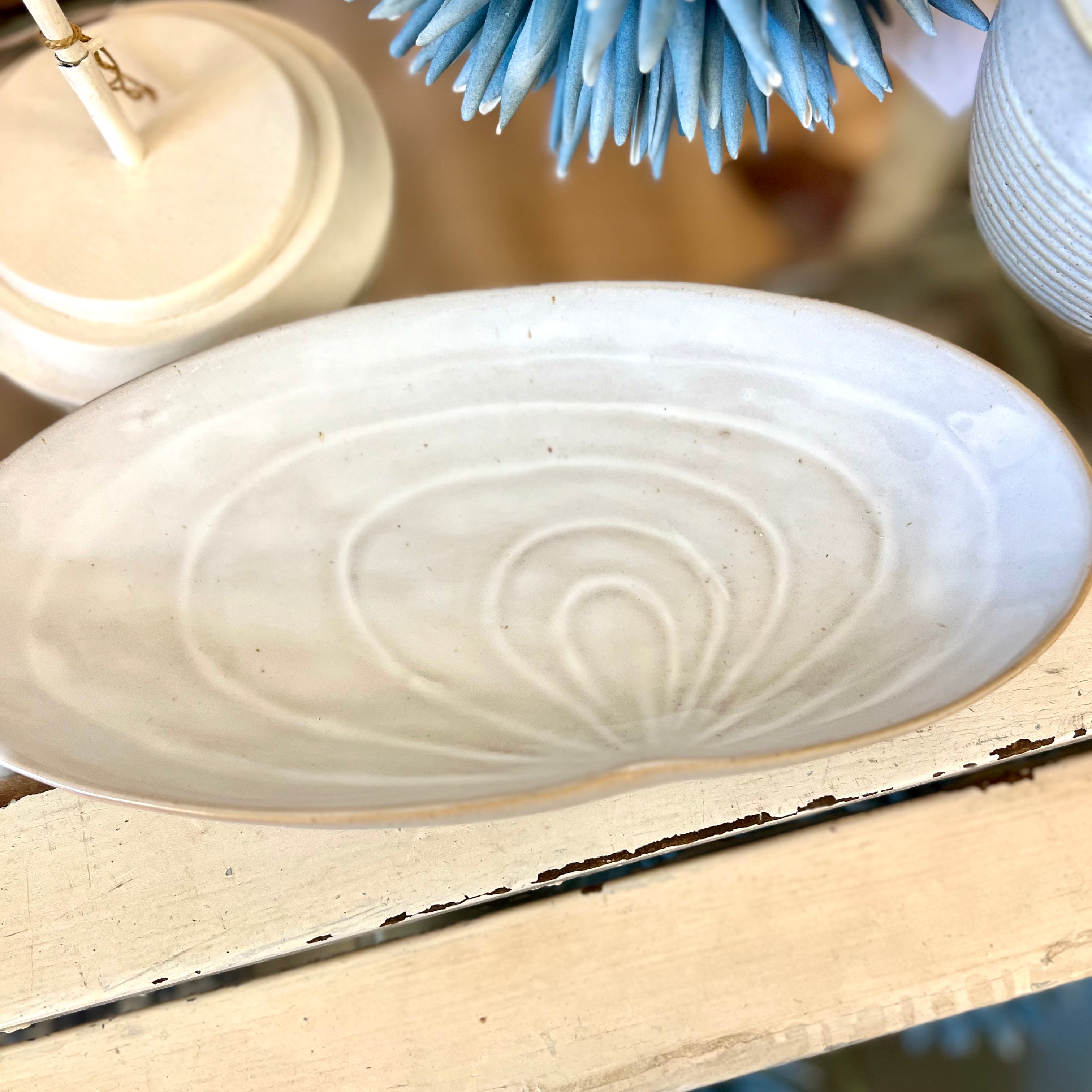 Stoneware White Shell Razor Clam Plate