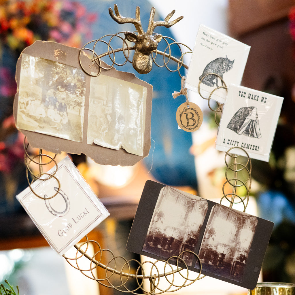 Round Wire Christmas Card Holder Stand