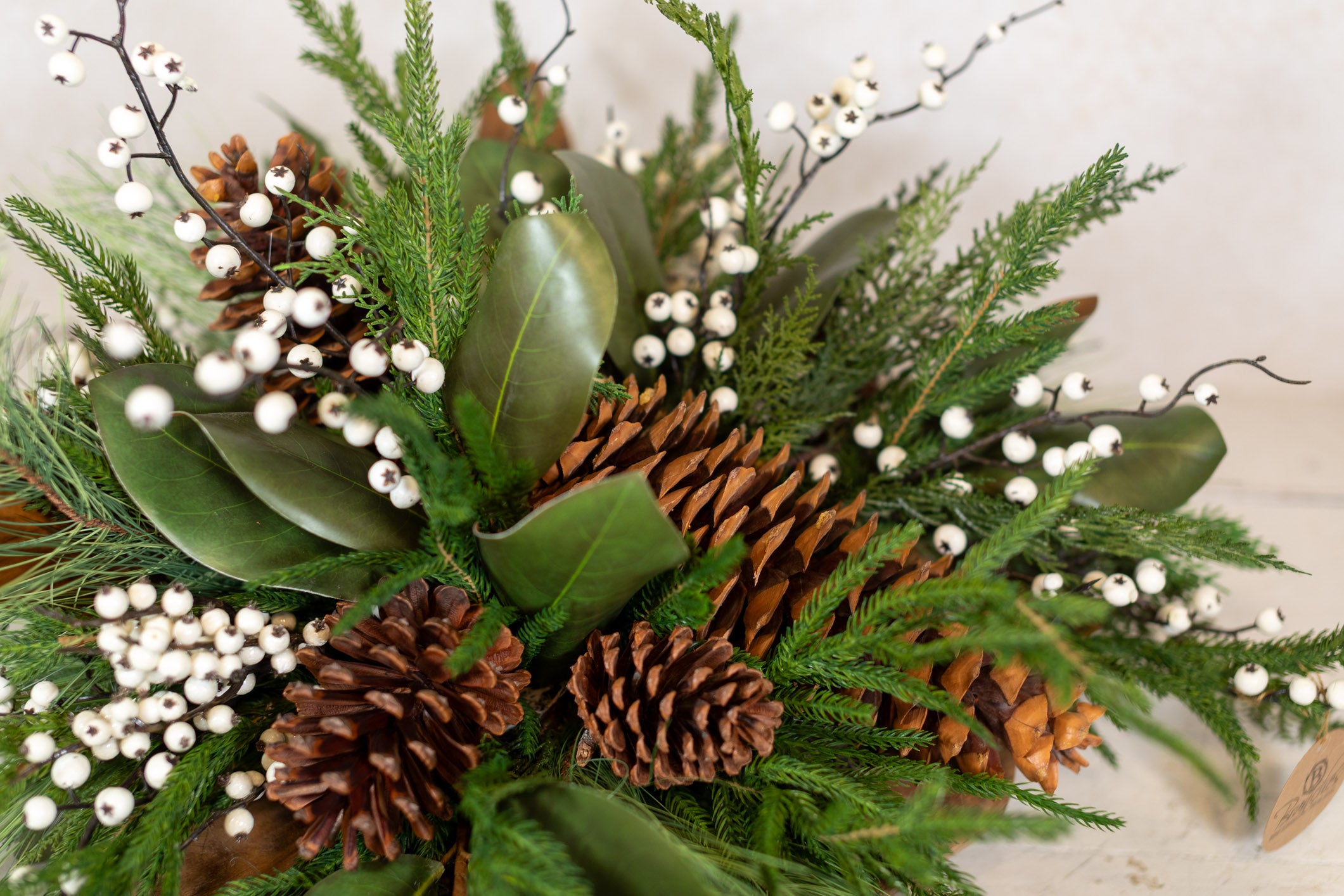 Very Berry White Round Centerpiece Drop-In