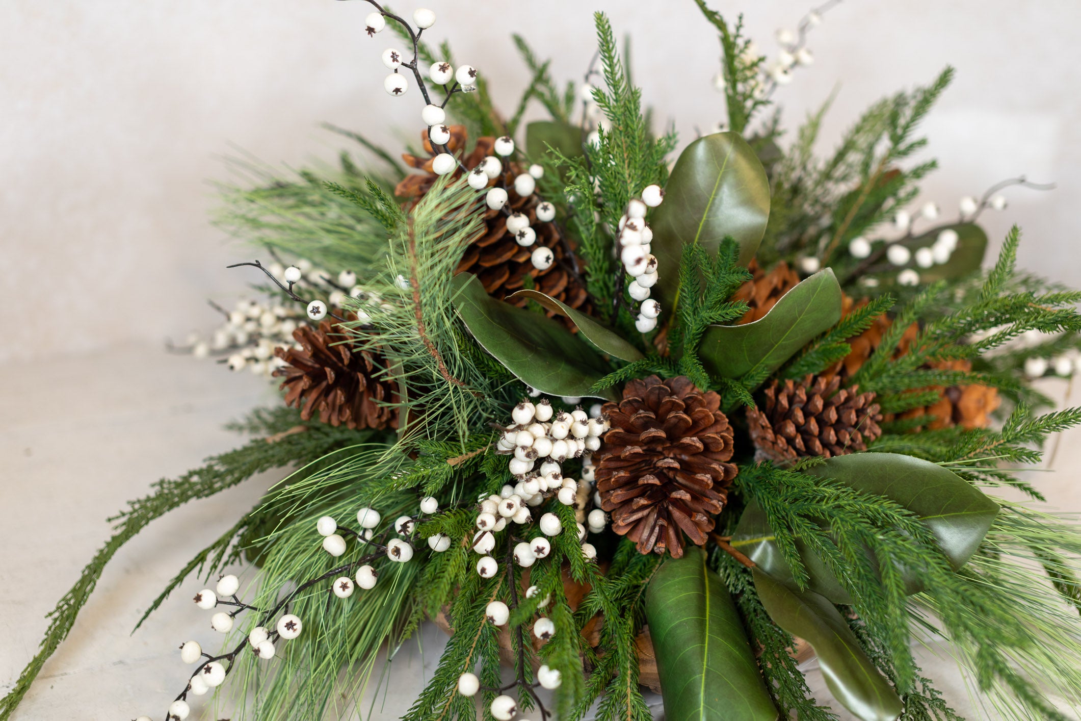 Very Berry White Round Centerpiece Drop-In