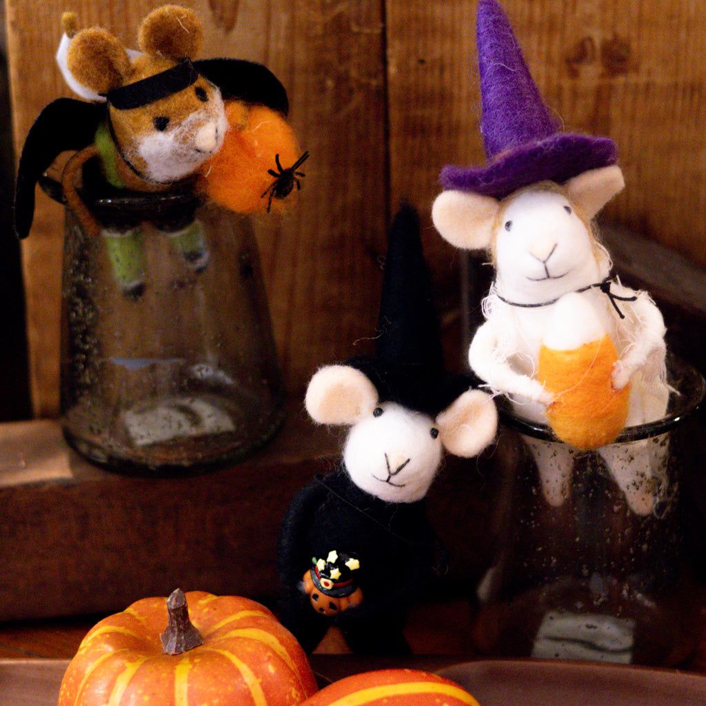 Wool Felt Halloween "Bat" Mouse with Pumpkin