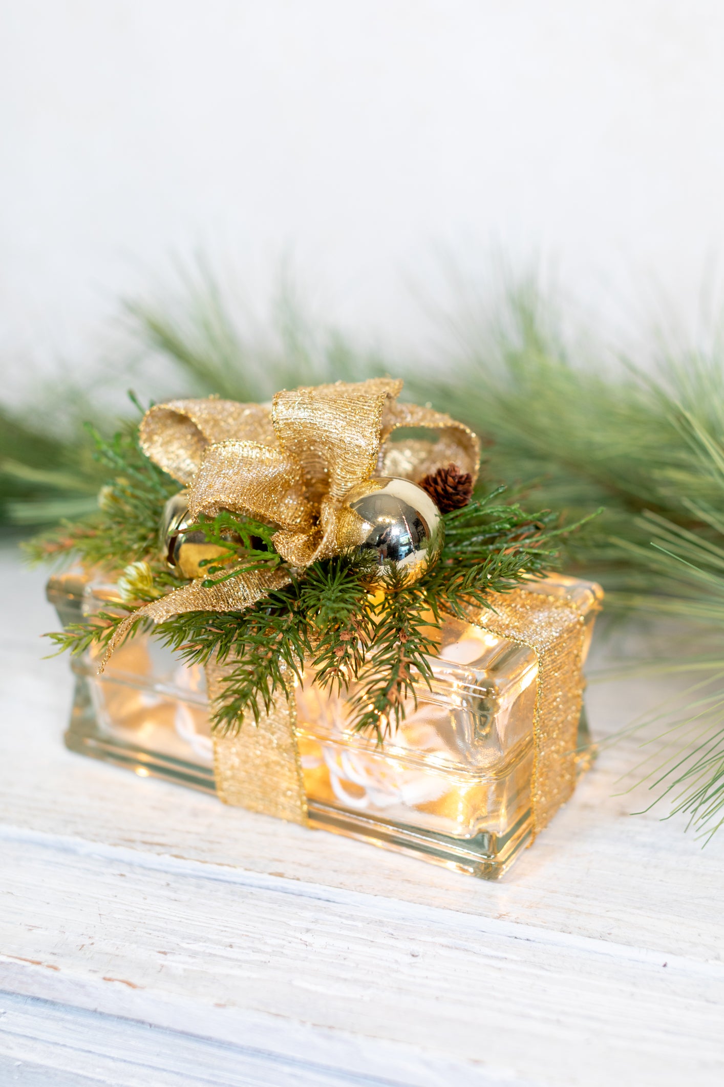 Gold Holiday Horizontal Light Block