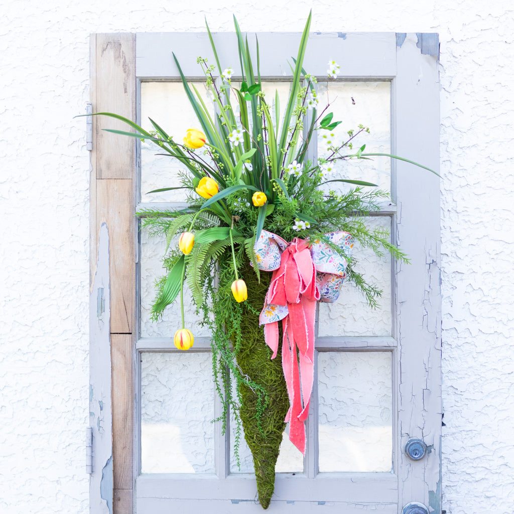 Carrot Bloom and Bow Wall Piece