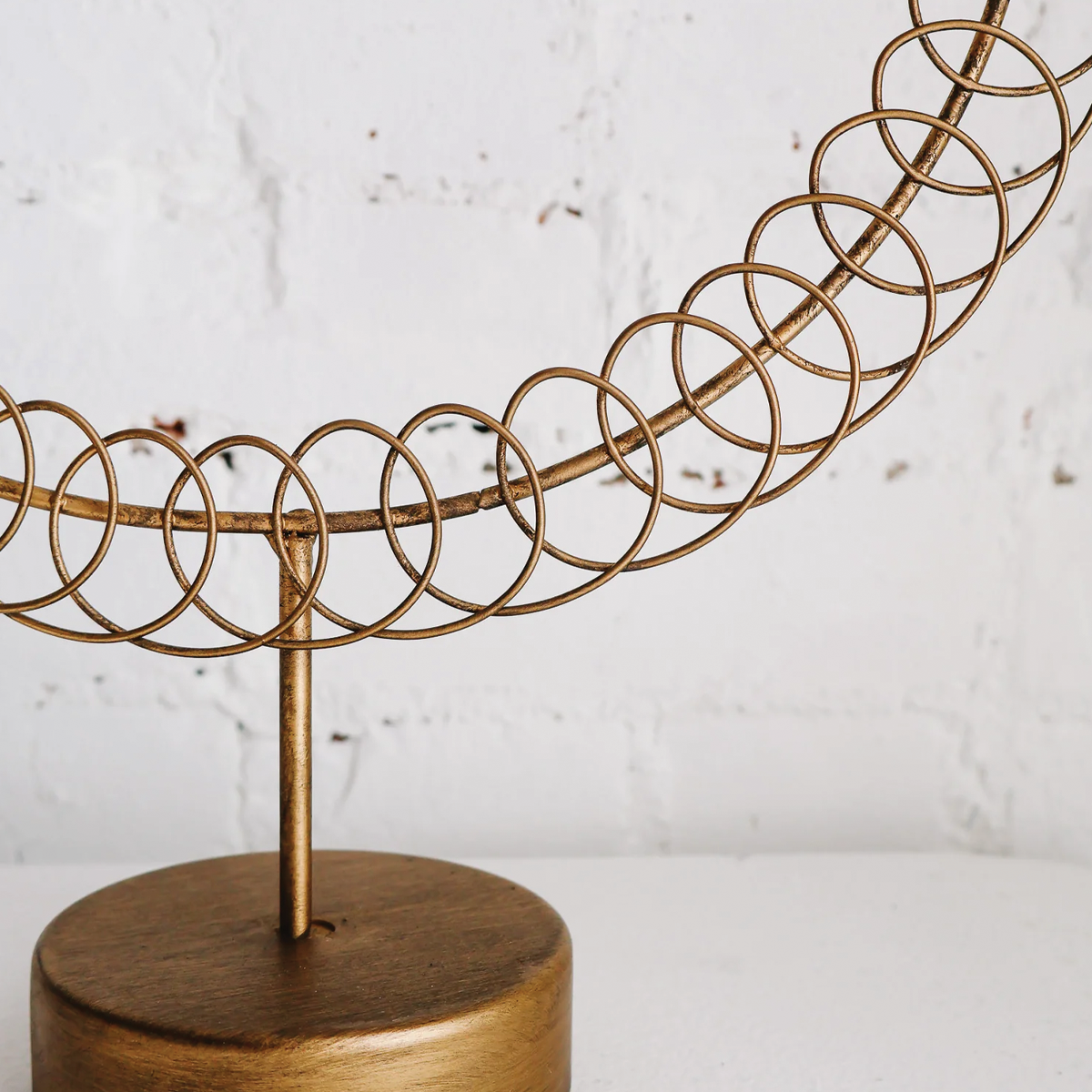Round Wire Deer Christmas Card Holder Stand